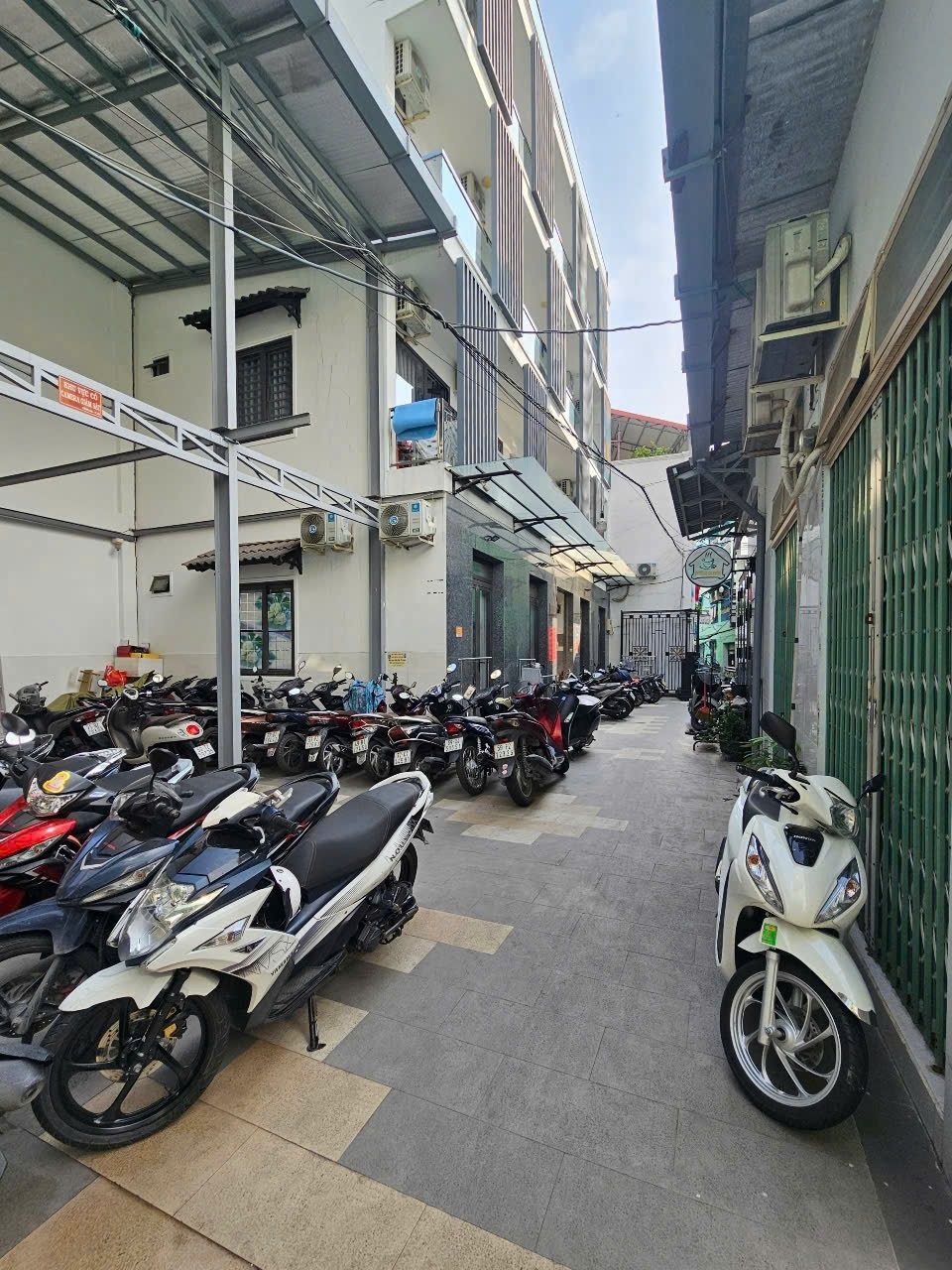 Phòng trọ AD Home Nguyễn Gia Trí - Bình Thạnh - Khu để xe (*)