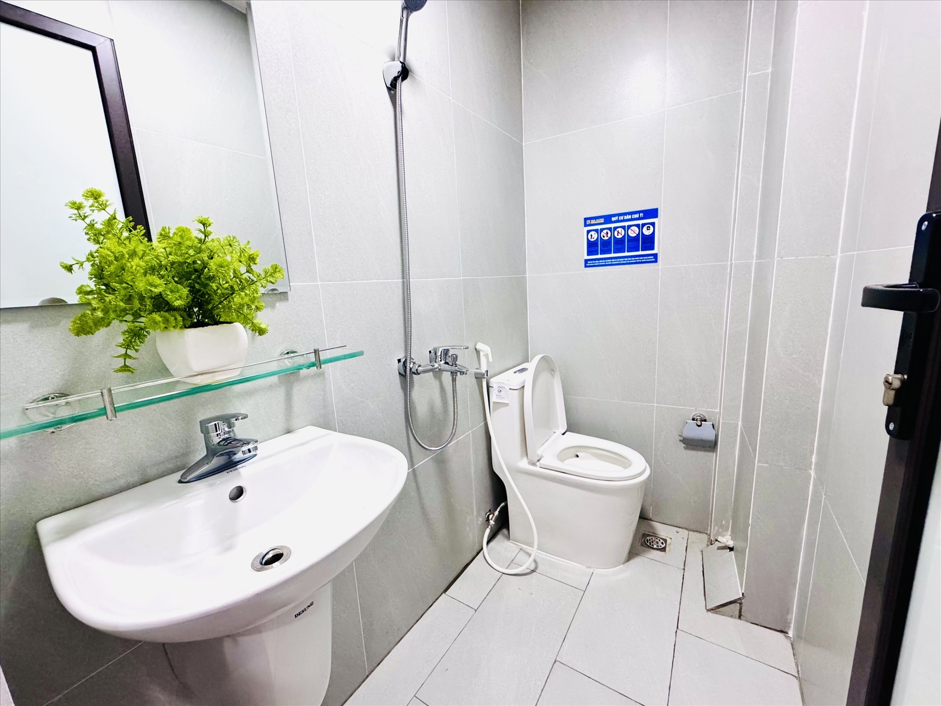 Phòng trọ MVQ House 1 Hoàng Ngân - Cầu Giấy - Phòng (*)
