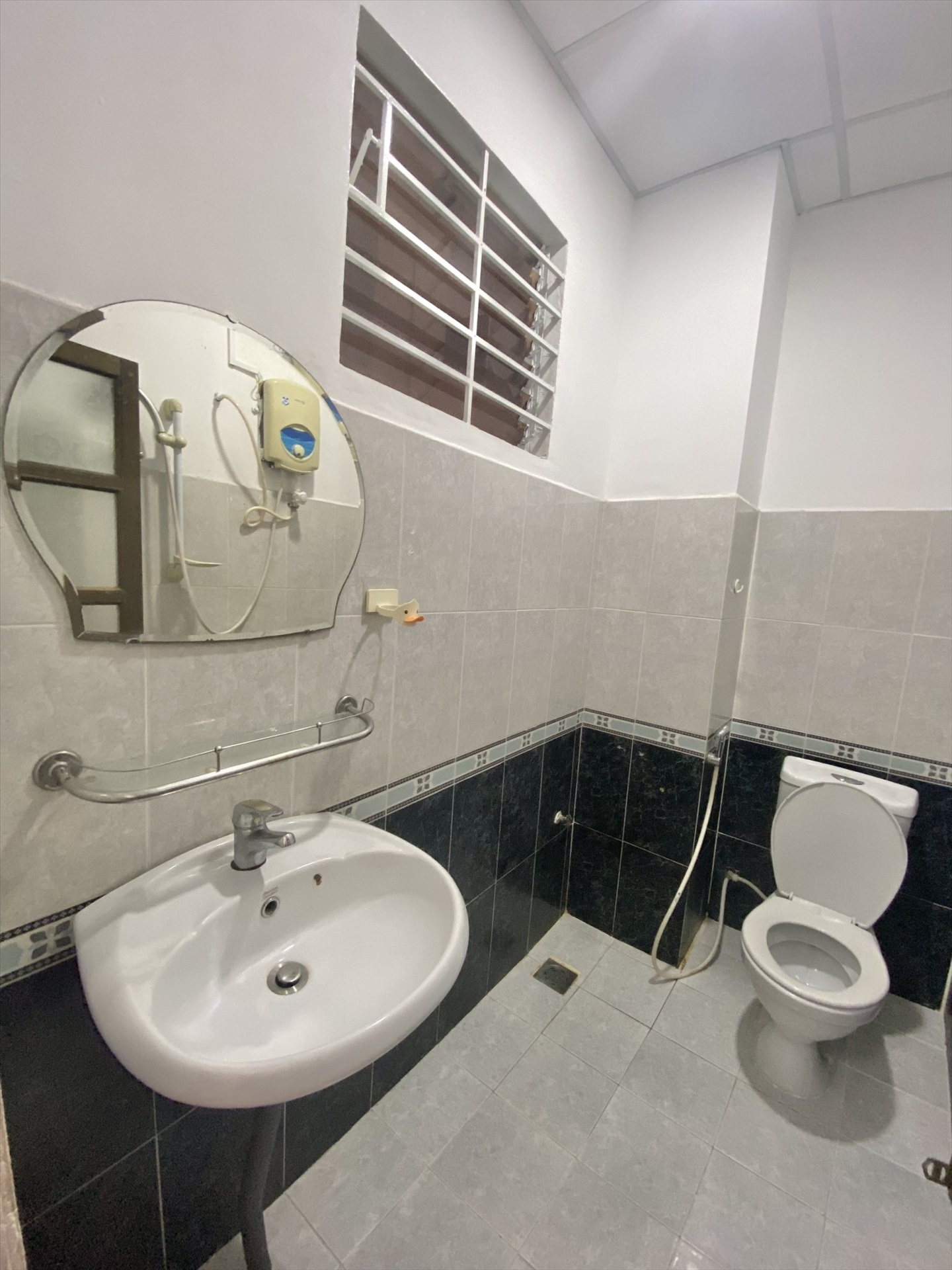 Phòng trọ Studio 30m2 tại NQ Housing Đặng Dung - Quận 1 - Phòng tắm