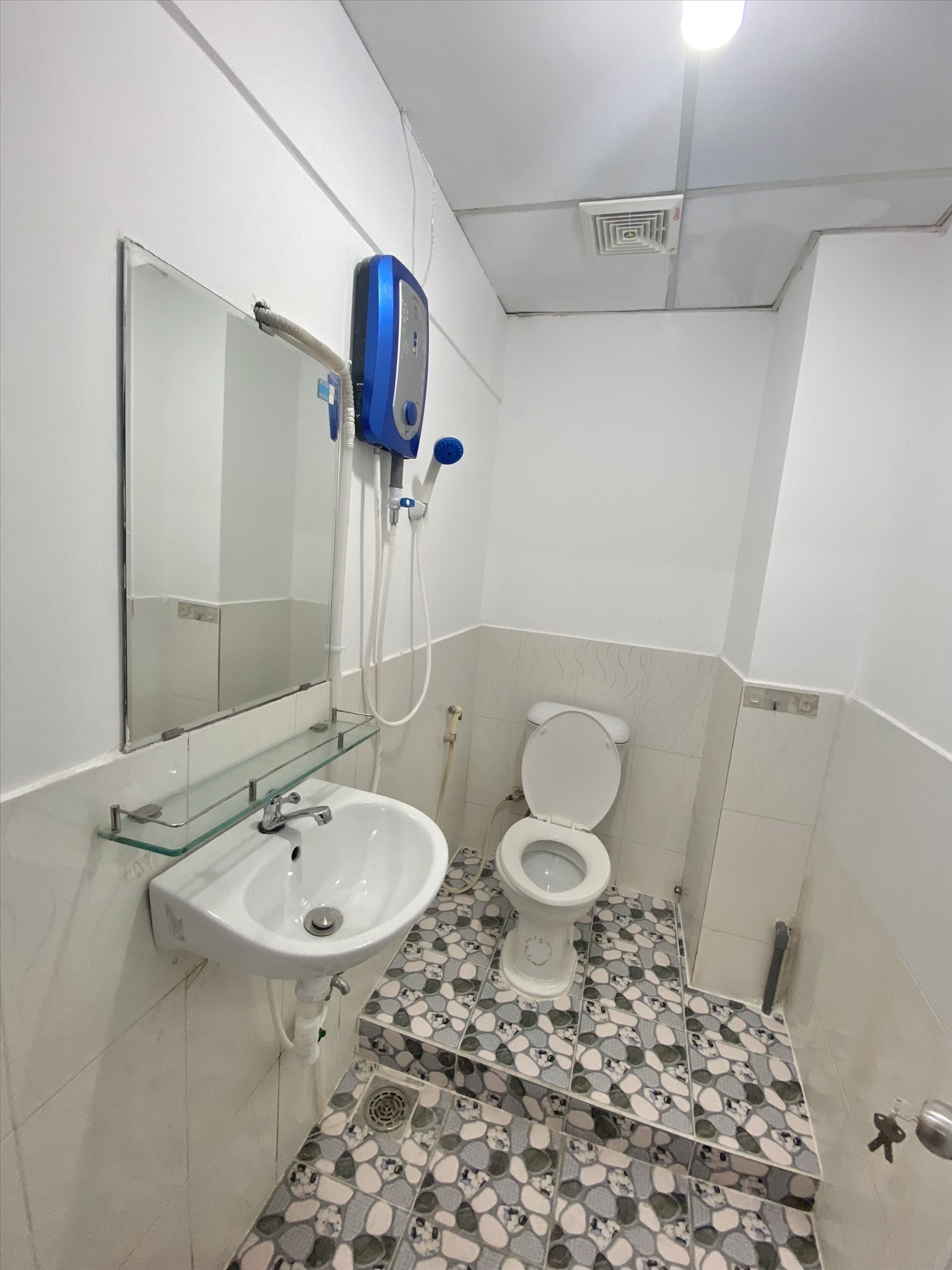 Phòng trọ 1 Phòng ngủ 50m2 tại NQ Housing Đặng Dung - Quận 1 - Phòng tắm
