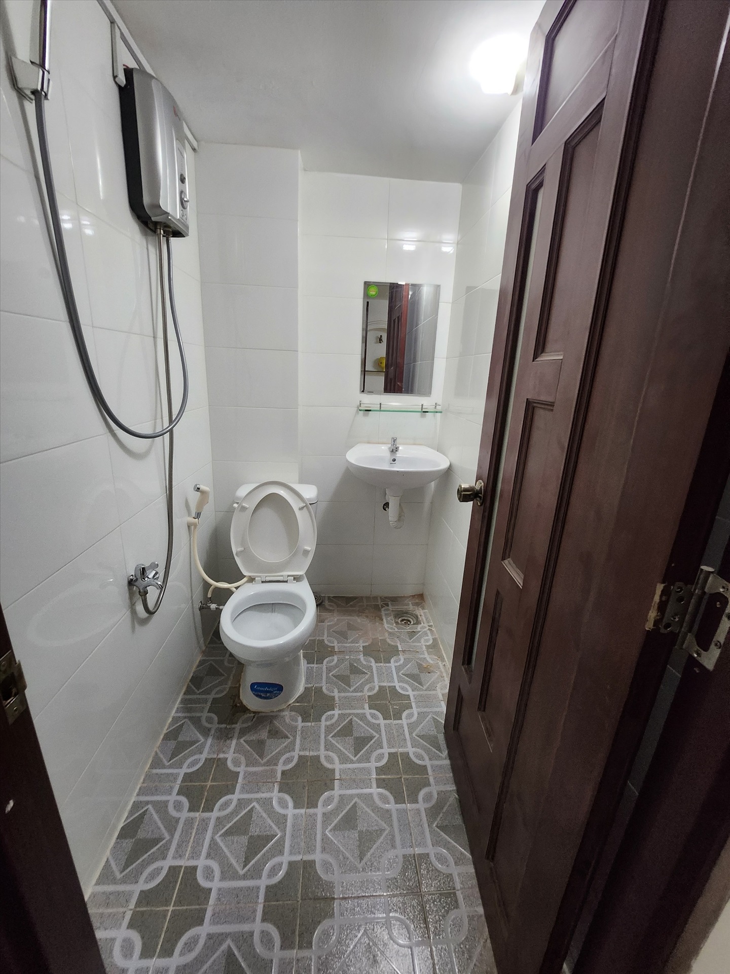 Phòng trọ Studio 15m2 tại NQ Housing Hai Bà Trưng - Quận 1 - Phòng tắm