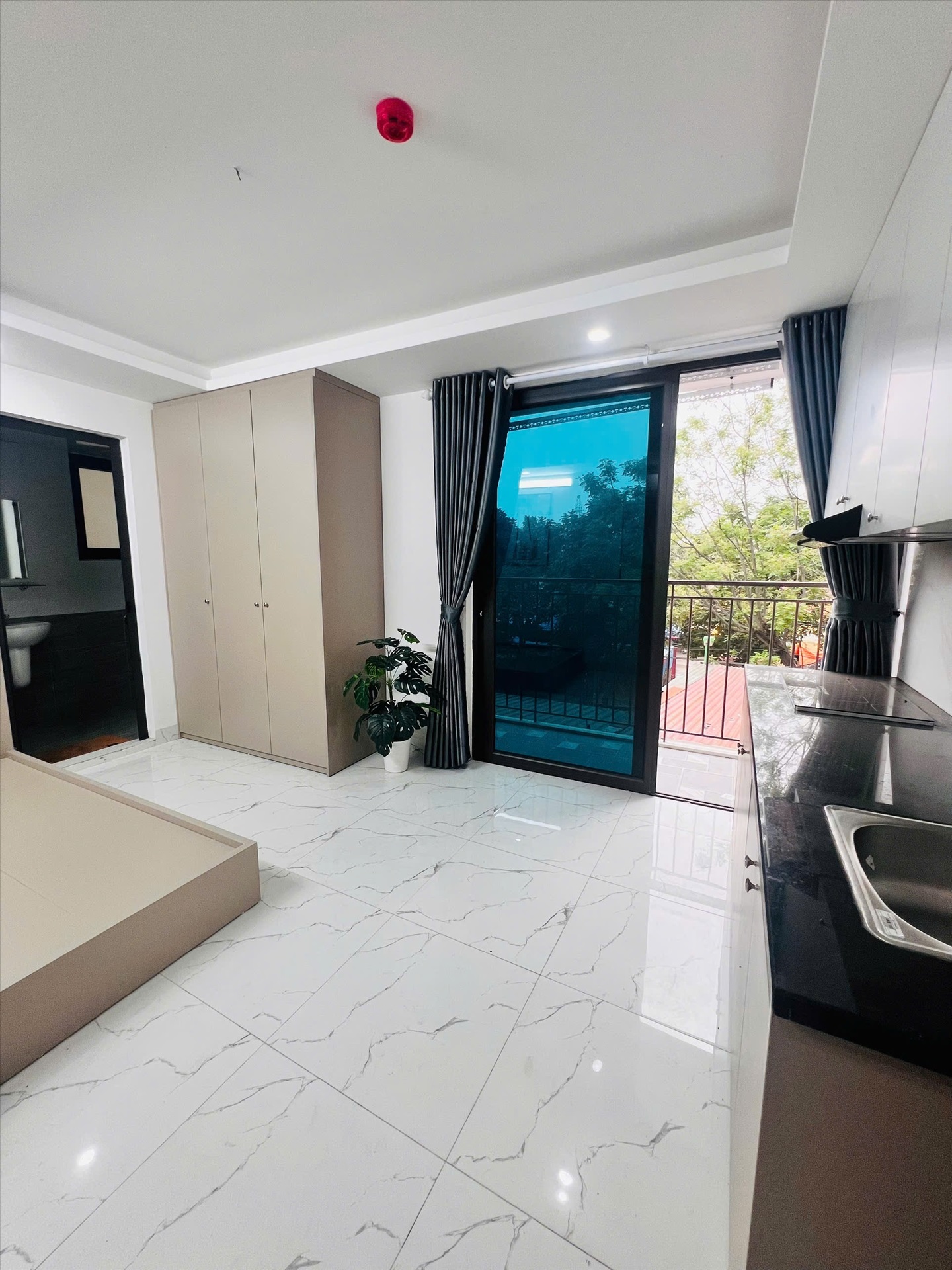 Phòng trọ Studio 30m2 tại QM Housing Apartment Phú Đô - Nam Từ Liêm - Ban công