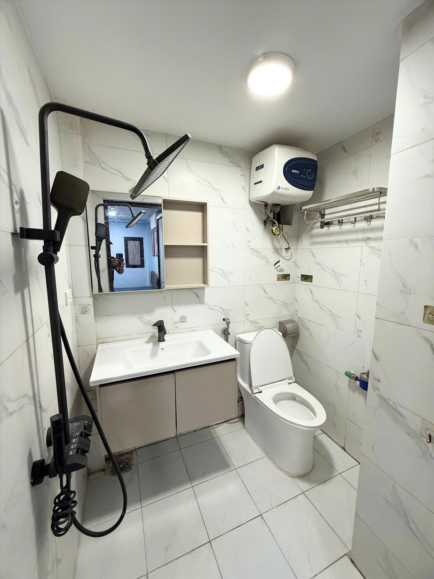 Phòng trọ Studio 30m2 tại Kevin Apartment Trần Duy Hưng - Cầu Giấy - Phòng tắm