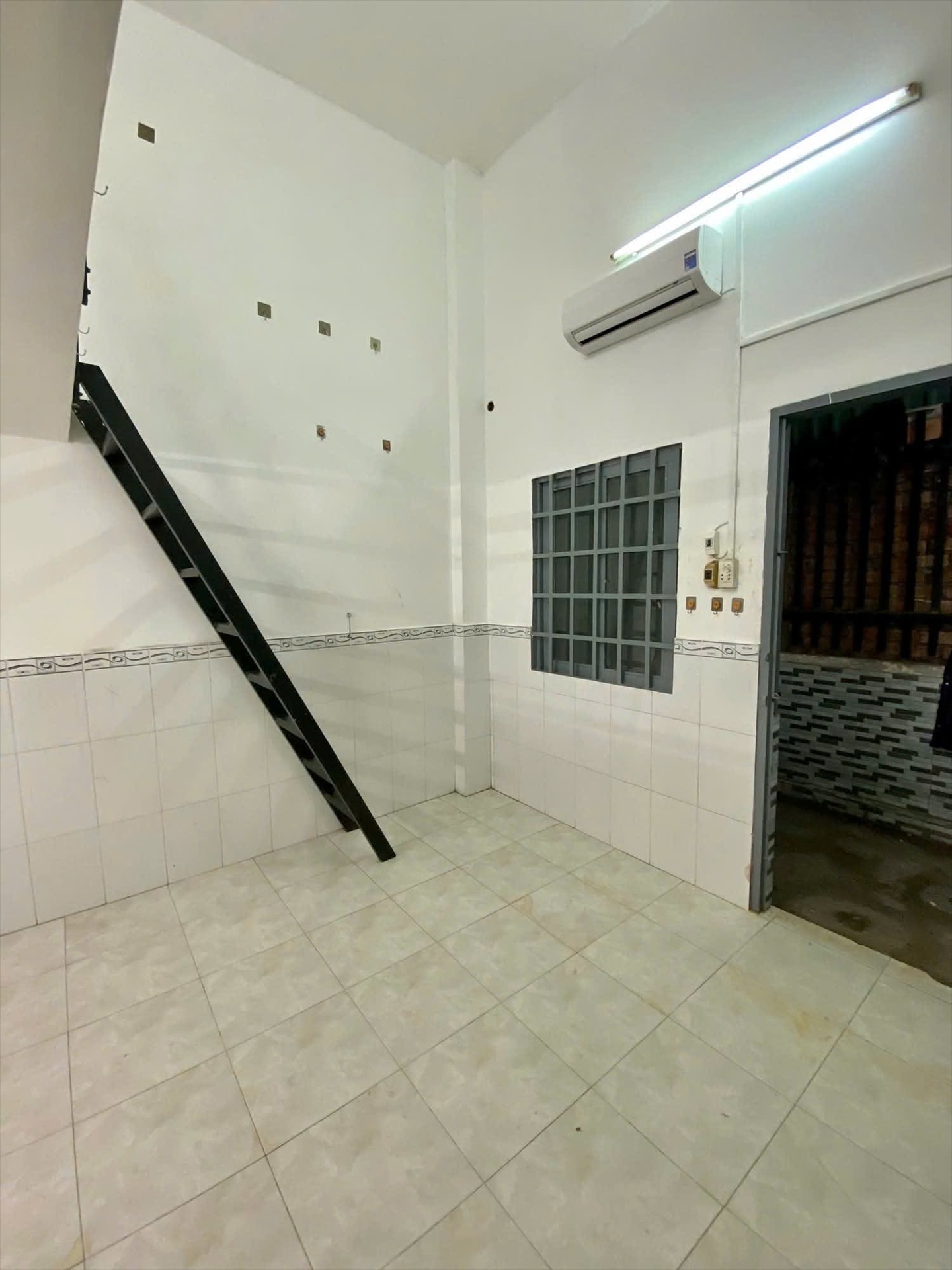 Phòng trọ NVL House Cây Keo - Thủ Đức - Phòng (*)