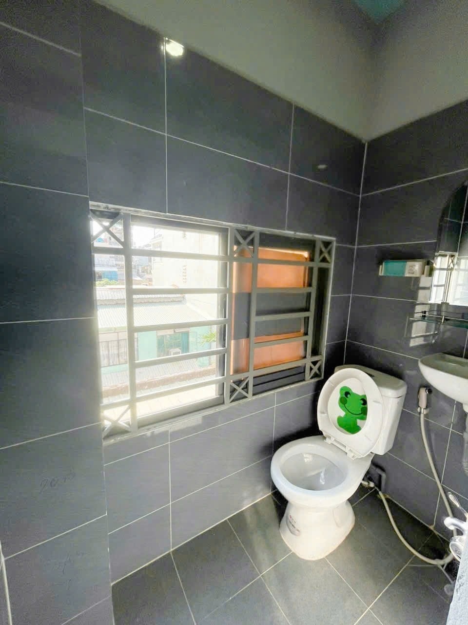 Phòng trọ Studio 25m2 tại TU House Hoàng Sa - Tân Bình - Phòng tắm