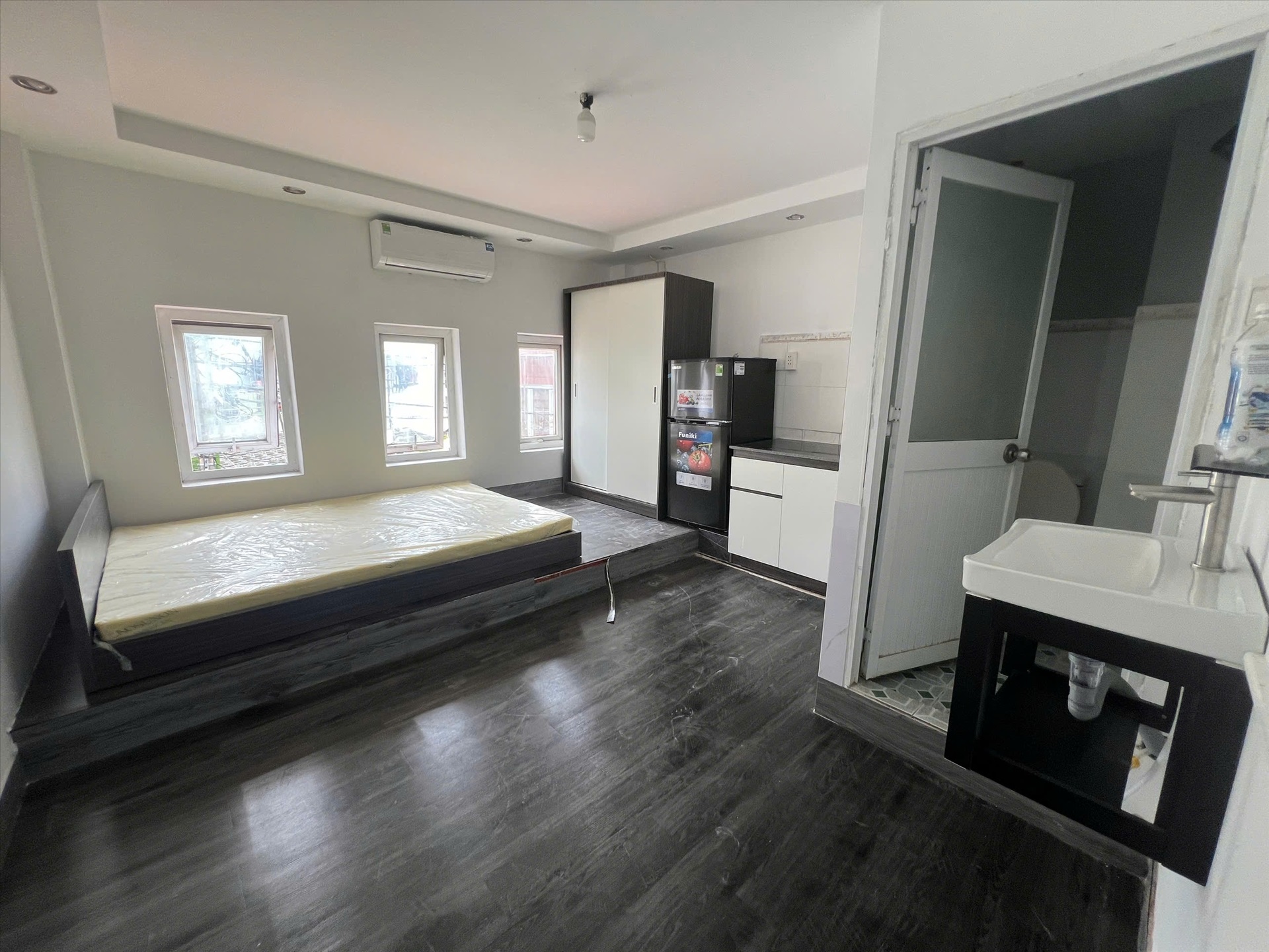 Phòng trọ NQ Housing 1 Điện Biên Phủ - Bình Thạnh - Phòng (*)