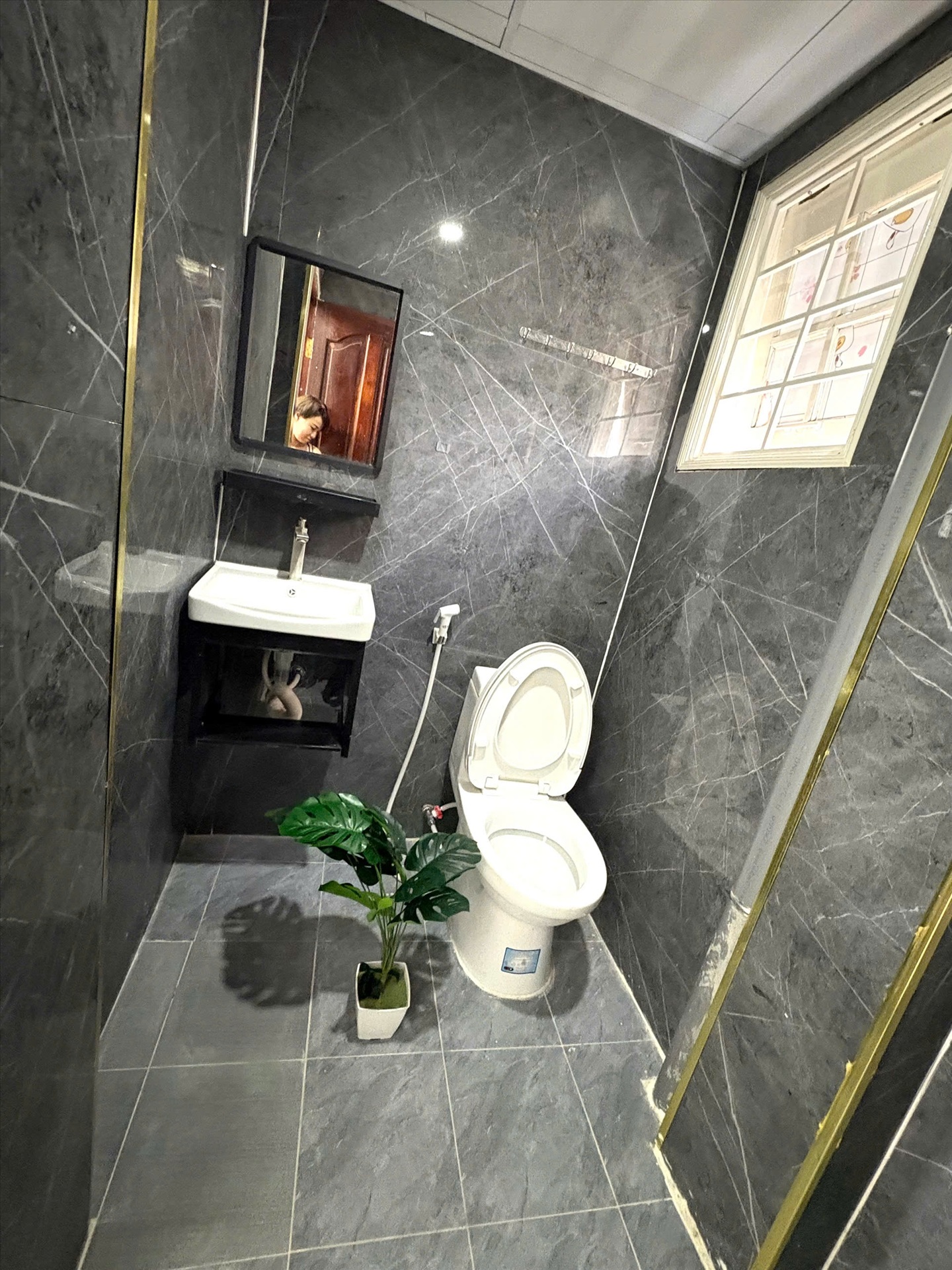 Phòng trọ Studio 18m2 tại NQ Housing Điện Biên Phủ 2 - Bình Thạnh - Phòng tắm