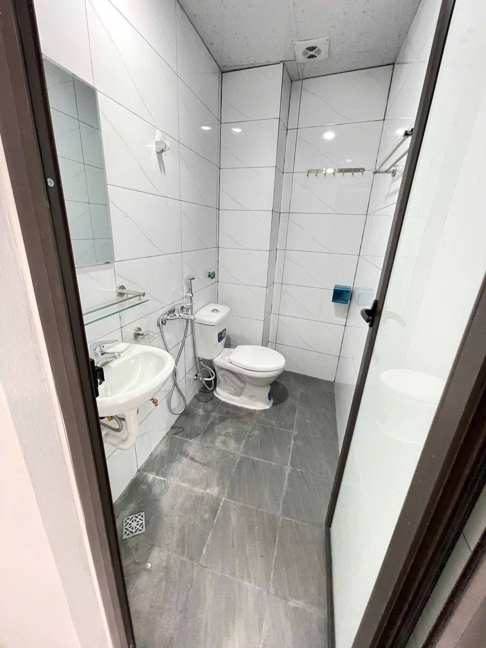 Phòng trọ Studio 30m2 tại VH House Mễ Trì Thượng - Nam Từ Liêm - Phòng tắm