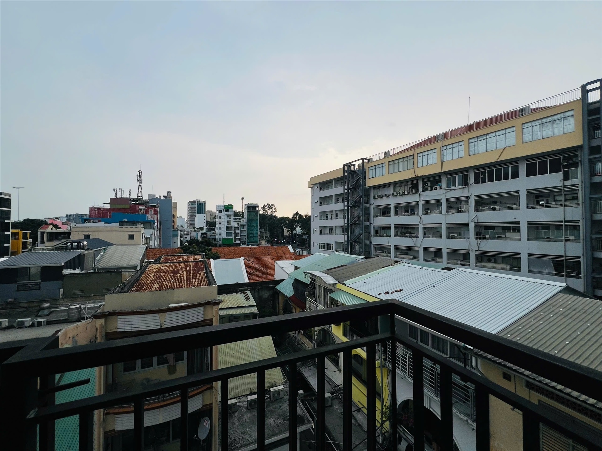 Phòng trọ Studio 25m2 tại PTB Home Trần Hưng Đạo - Quận 1 - Ban công