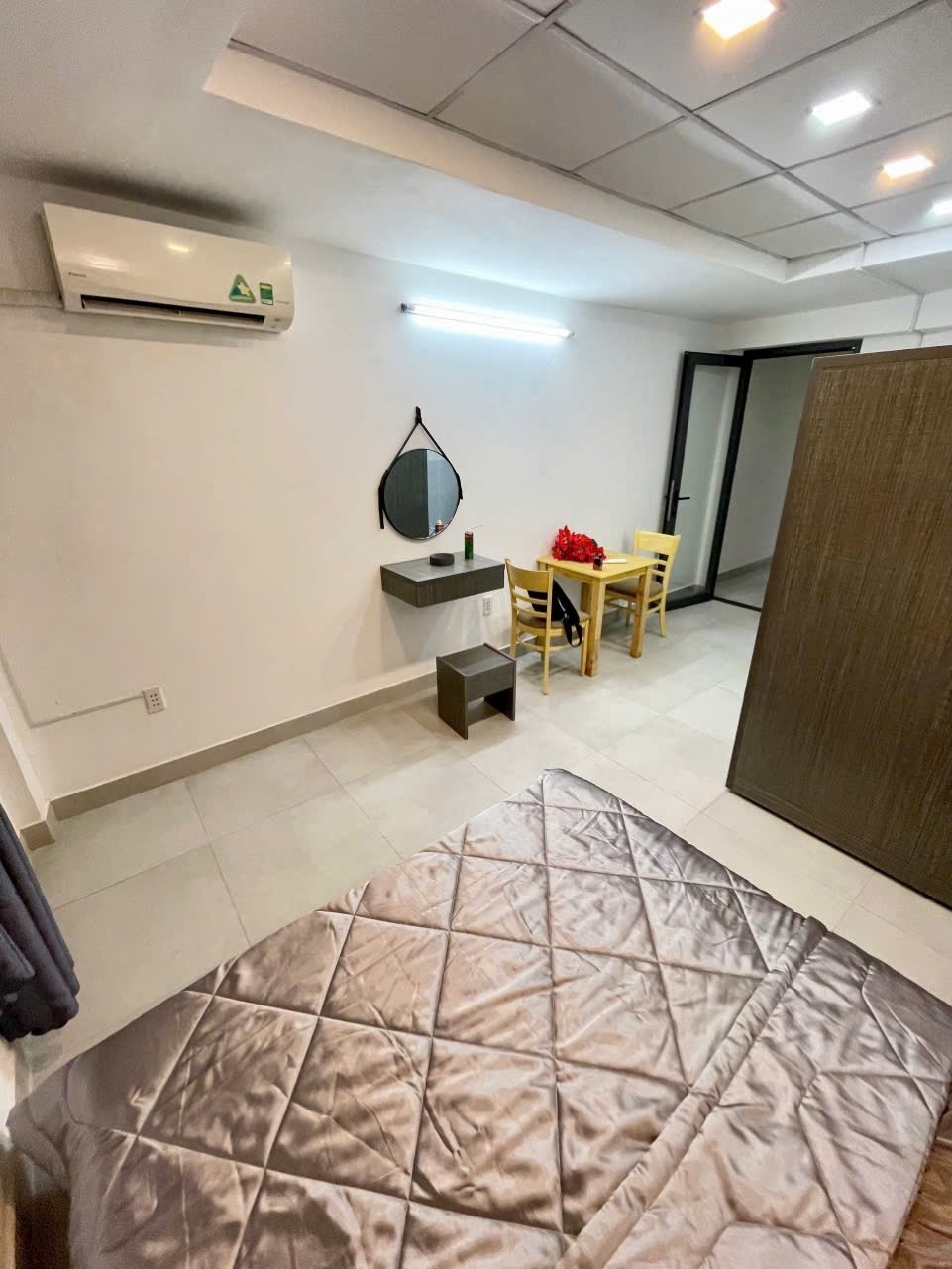 Phòng trọ CNB Room Nguyễn Kiệm - Phú Nhuận - Toàn cảnh tòa nhà (*)