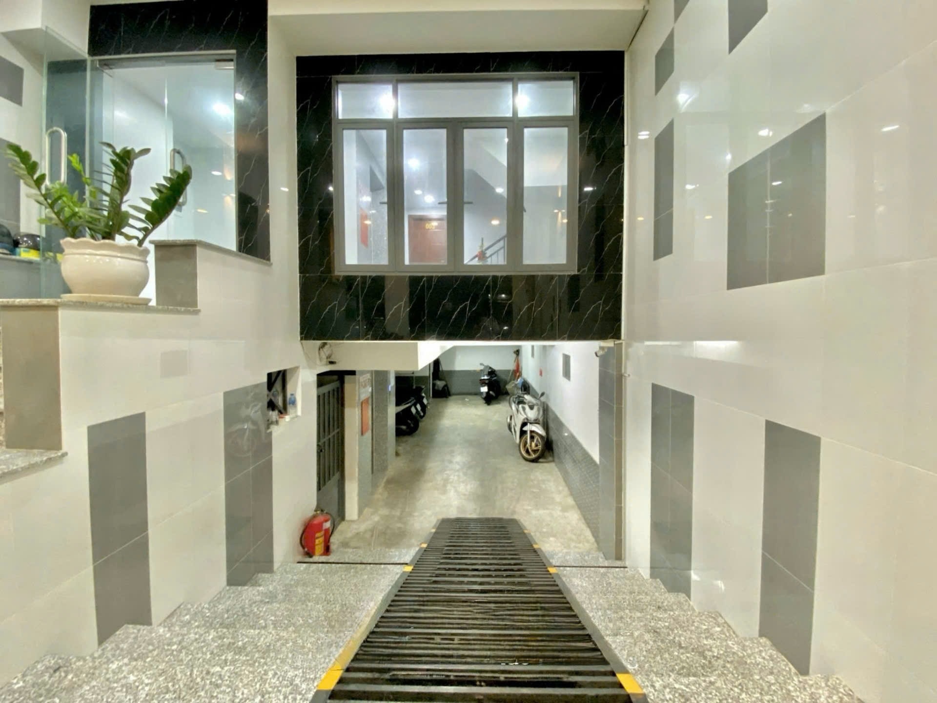 Phòng trọ TL Home Thạch Lam - Tân Phú - Khu để xe (*)