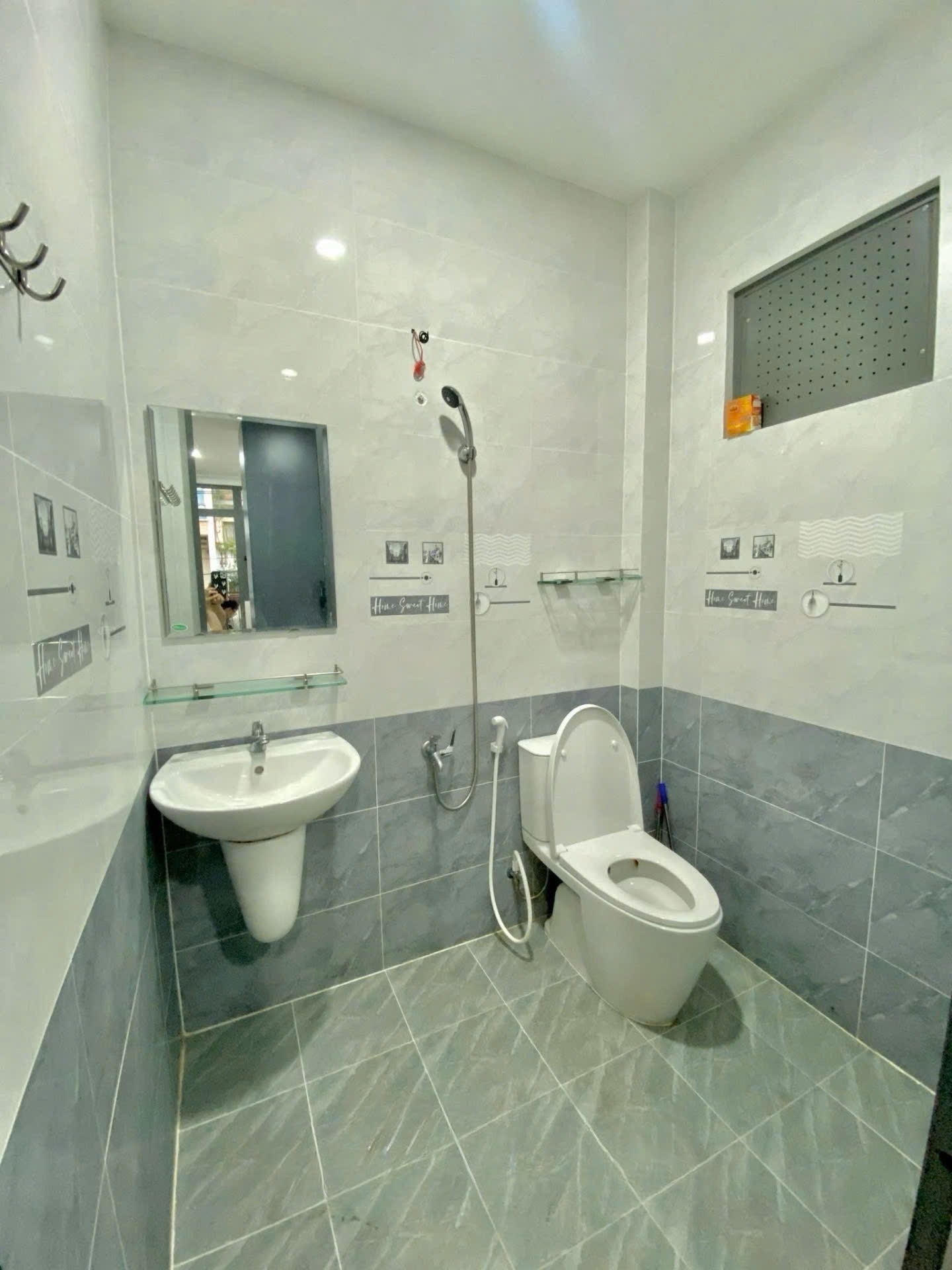 Phòng trọ Studio 30m2 tại TL Home Thạch Lam - Tân Phú - Phòng tắm