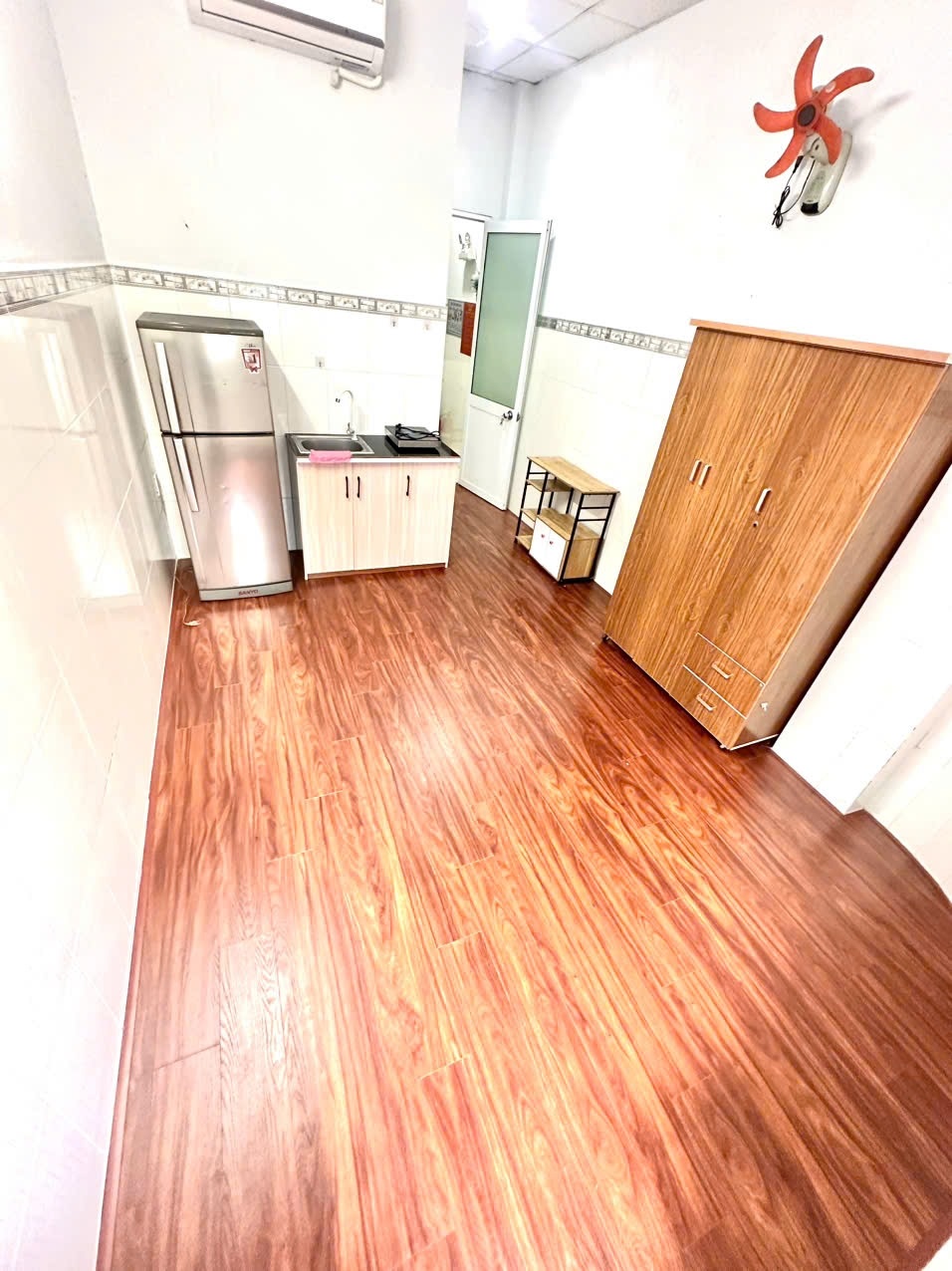 Phòng trọ TT House Bùi Hũu Nghĩa - Quận 5 - Phòng (*)