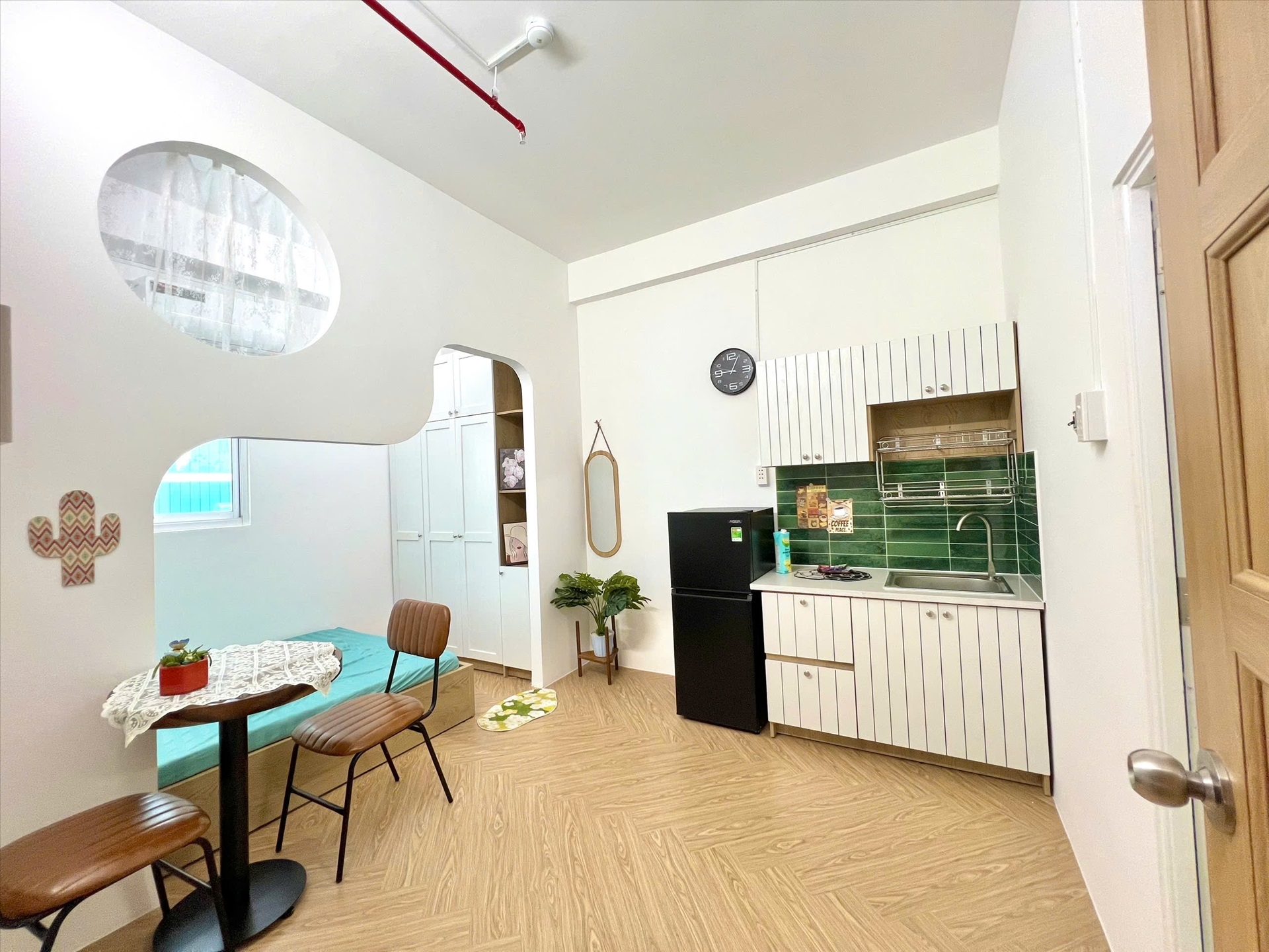 Phòng trọ 1 Phòng ngủ 30m2 tại AH Apartment Trường Sơn - Tân Bình - Phòng khách