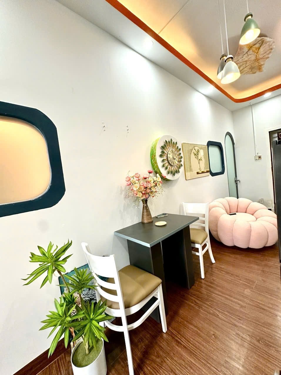 Phòng trọ 2 Phòng ngủ 60m2 tại AQ Room Hoa Hồng - Phú Nhuận - Phòng khách