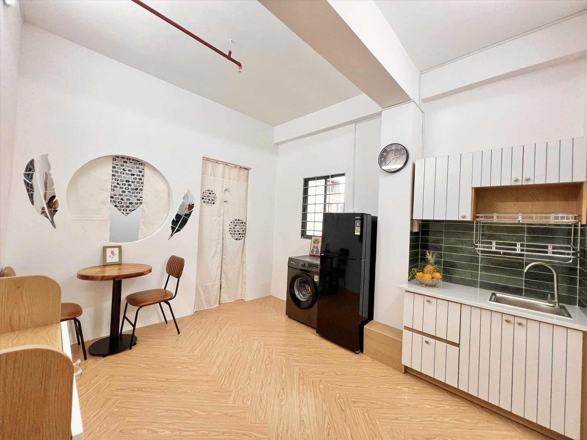 Phòng trọ 1 Phòng ngủ 30m2 tại AH Apartment Trường Sơn - Tân Bình - Phòng khách