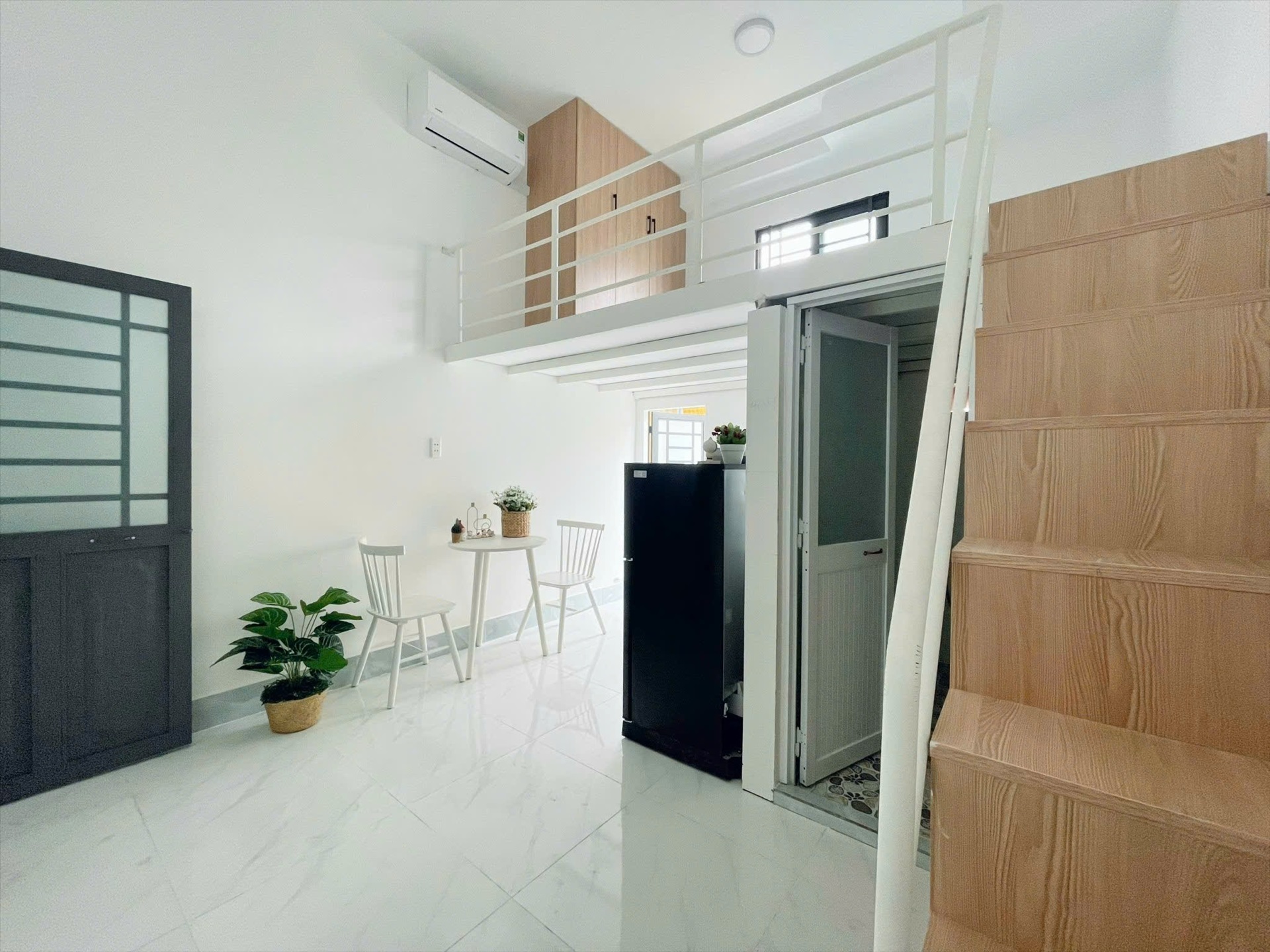 Phòng trọ Duplex 25m2 tại Royal House Đường số 51 - Thủ Đức - Phòng khách