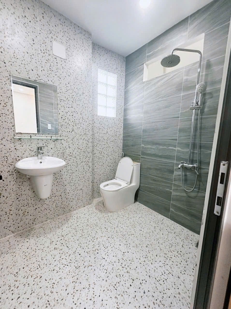 Phòng trọ 1 Phòng ngủ 25m2 tại Home 365 Nguyễn Thái Sơn - Gò Vấp - Phòng tắm