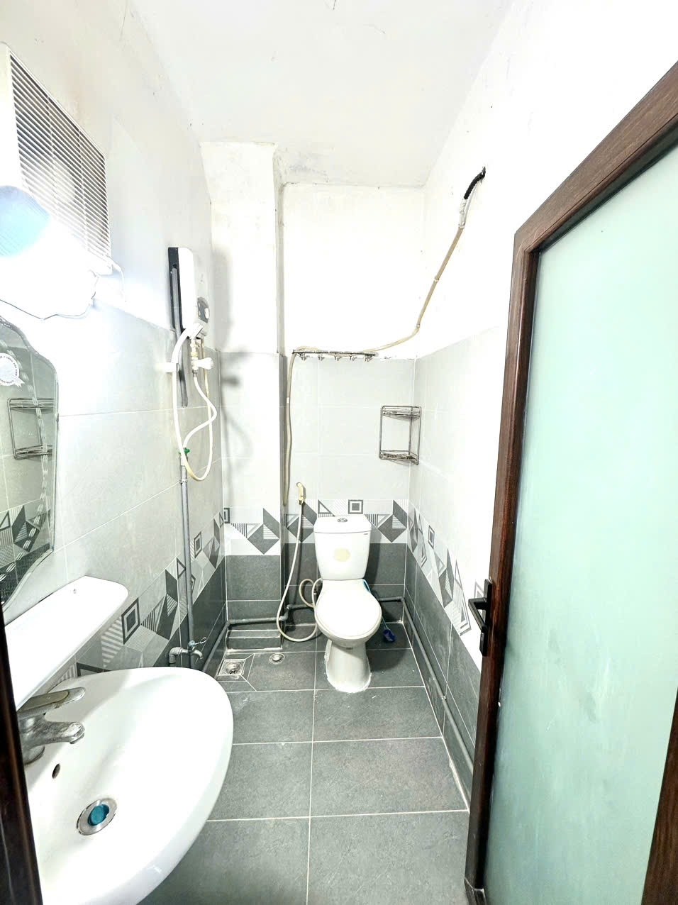Phòng trọ Studio 25m2 tại TT House Nguyễn Trãi 2 - Quận 5 - Phòng tắm