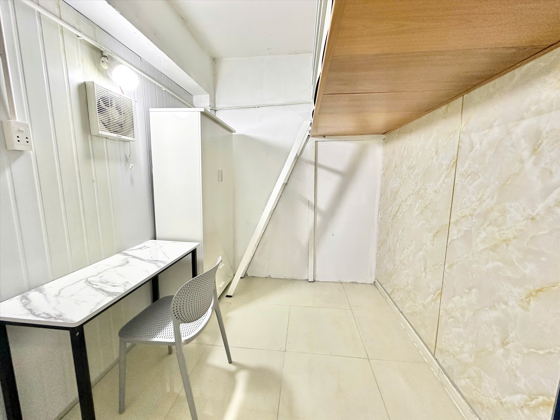 Phòng trọ Duplex 20m2 tại AH House Phạm Ngũ Lão - Gò Vấp - Phòng khách