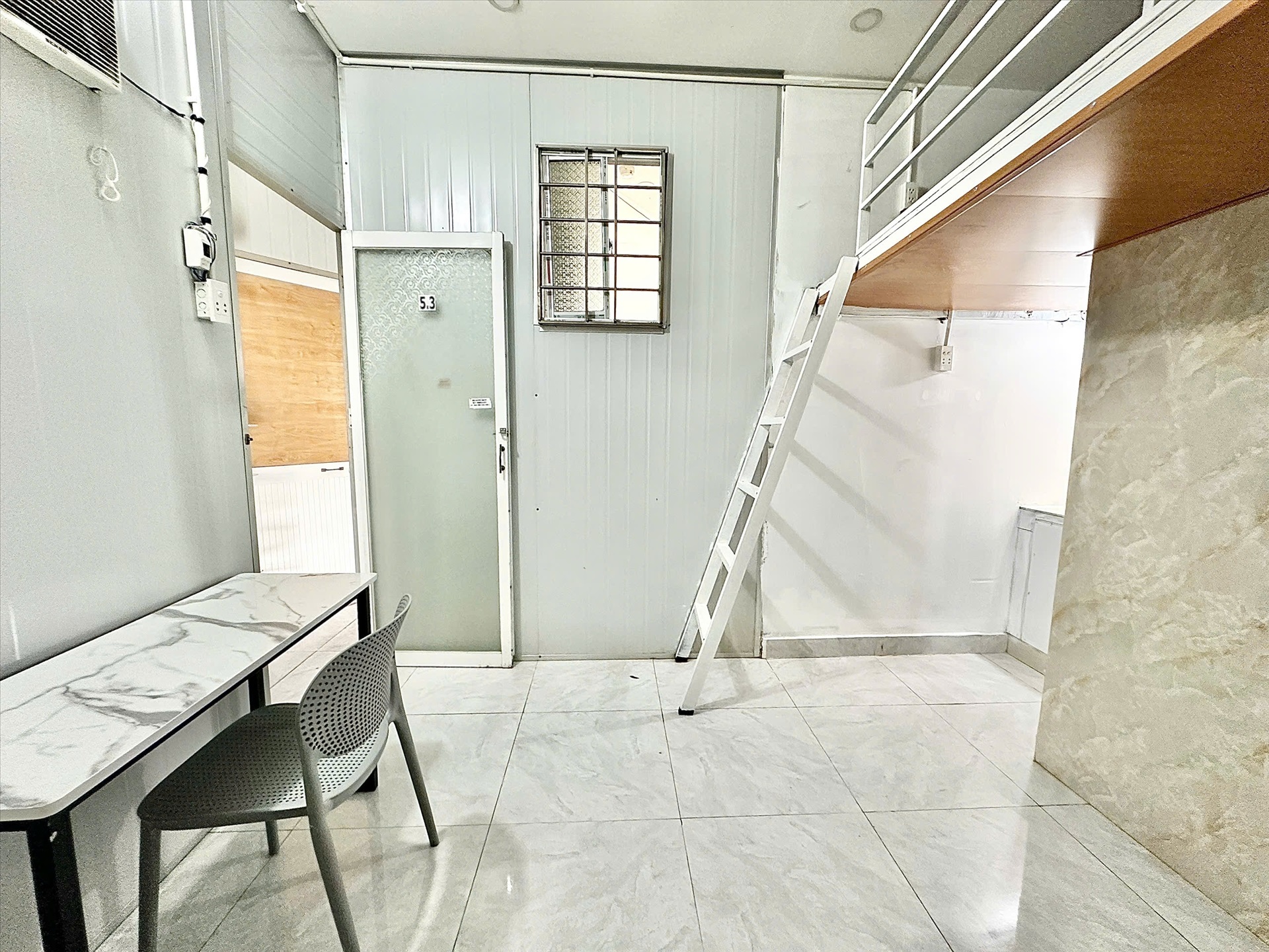 Phòng trọ Duplex 20m2 tại AH House Phạm Ngũ Lão - Gò Vấp - Phòng khách