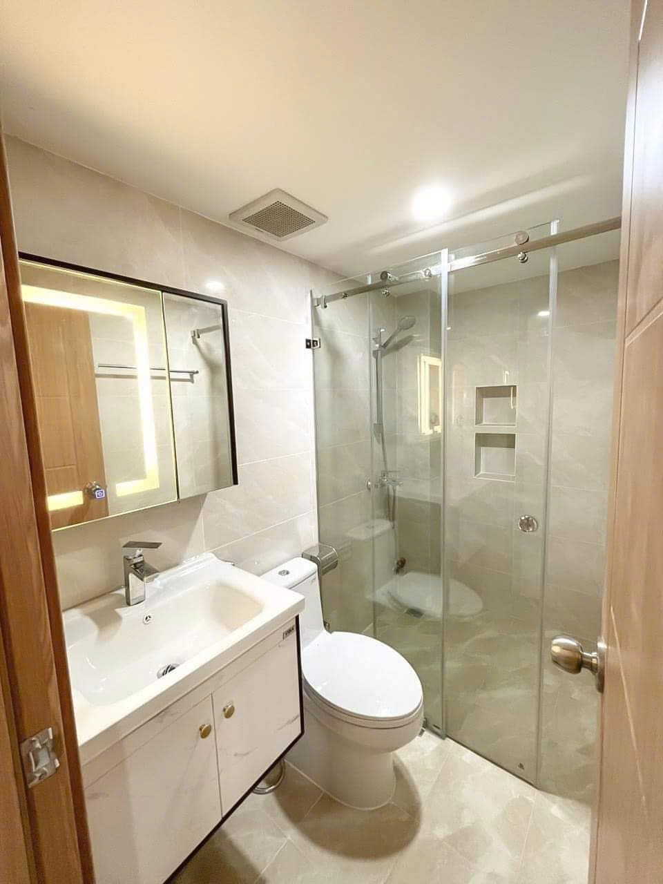 Phòng trọ 2 Phòng ngủ 50m2 tại HT House Lê Văn Sỹ - Quận 3 - Phòng tắm