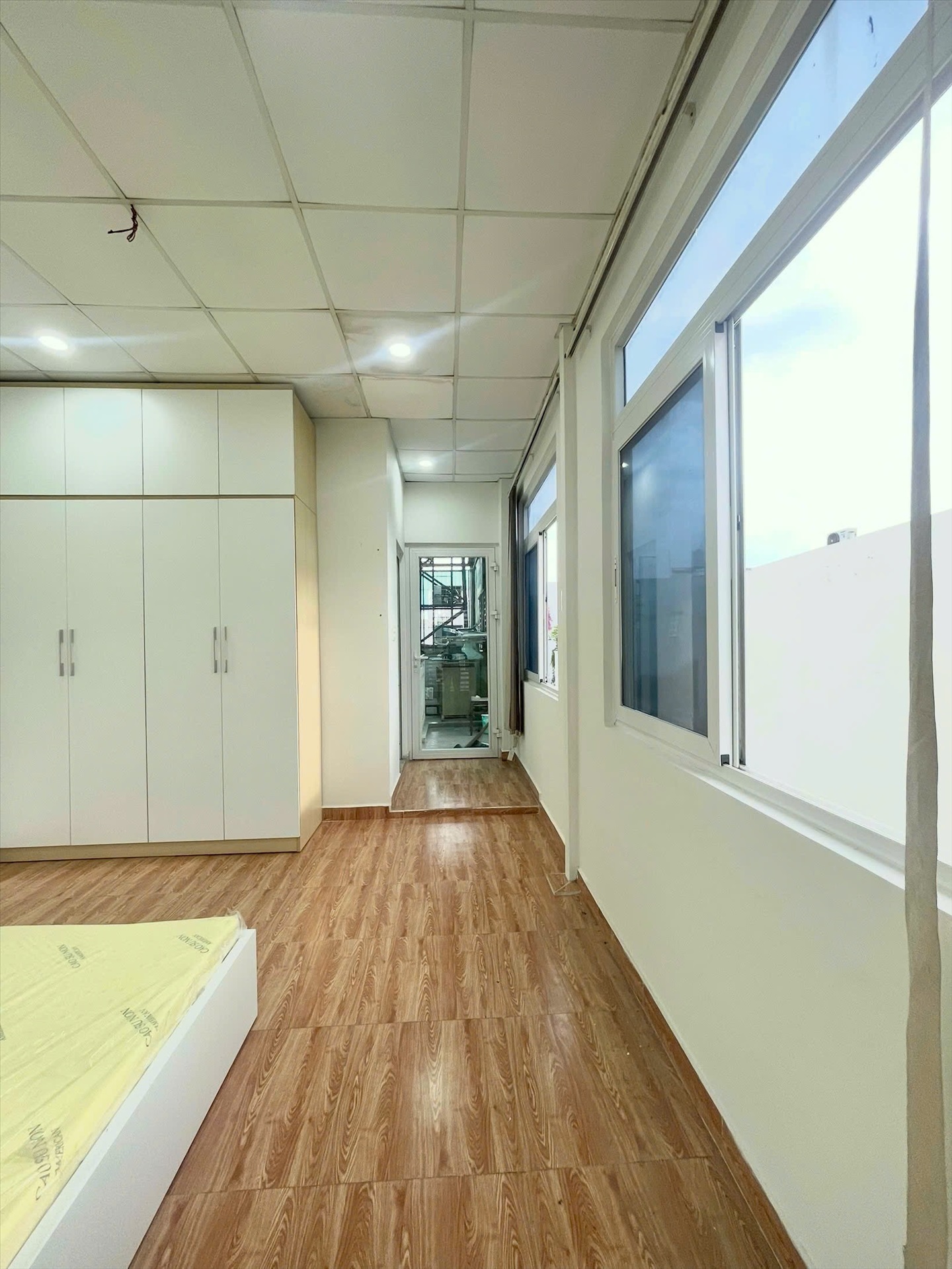 Phòng trọ 1 Phòng ngủ 35m2 tại AT Room Phạm Văn Hai - Tân Bình - Phòng khách