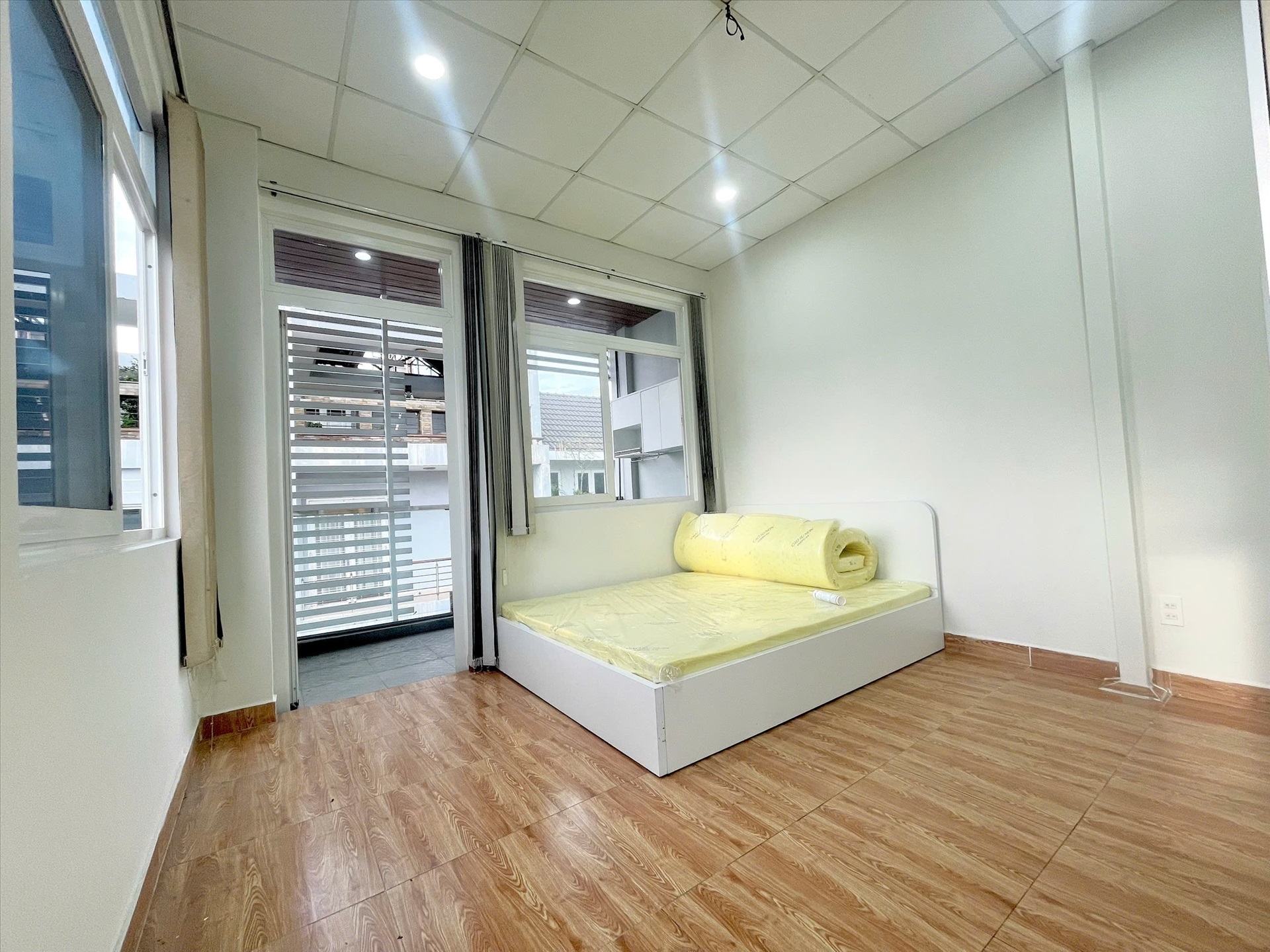 Phòng trọ AT Room Phạm Văn Hai - Tân Bình - Phòng (*)