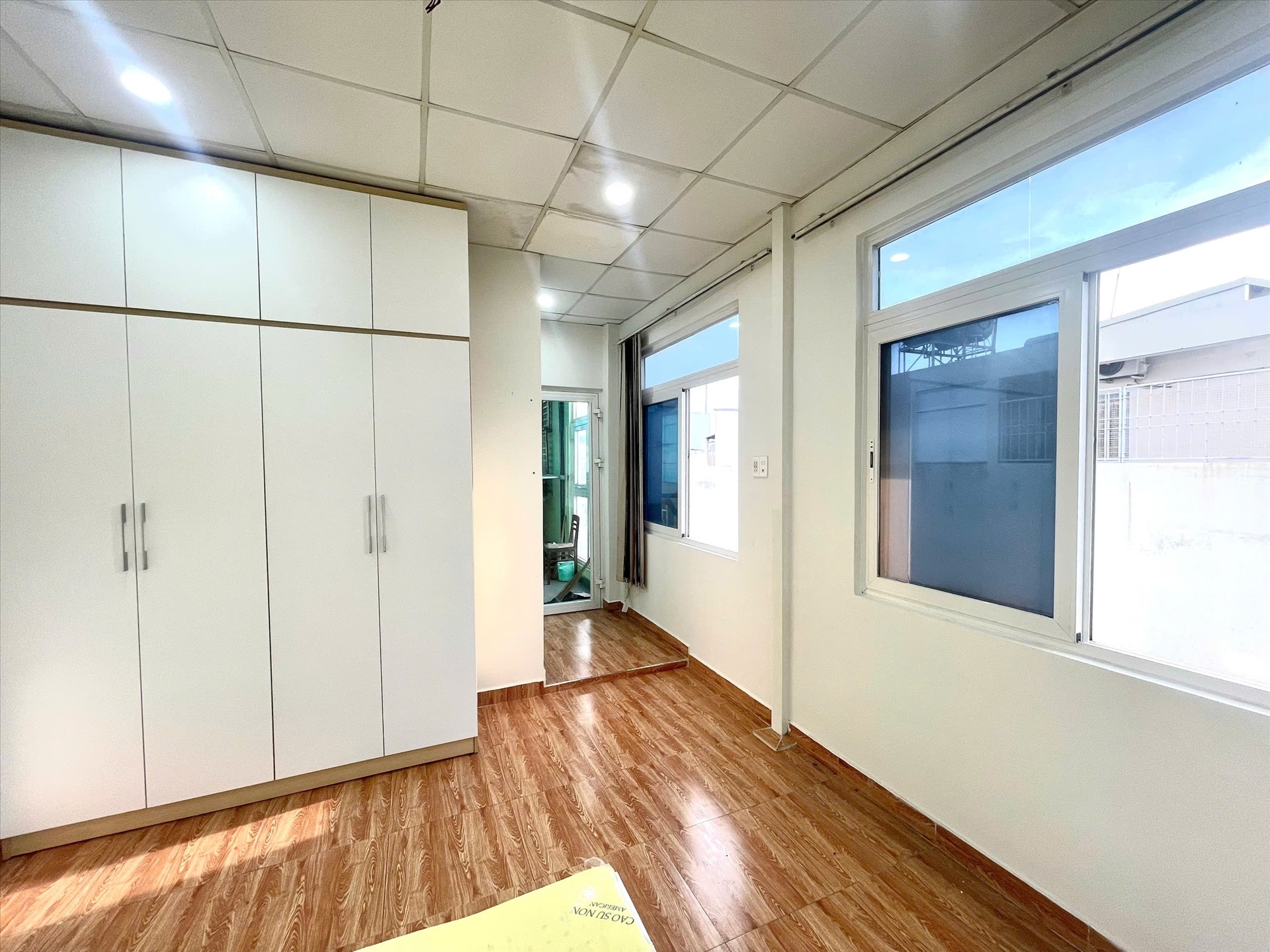 Phòng trọ 1 Phòng ngủ 35m2 tại AT Room Phạm Văn Hai - Tân Bình - Phòng khách