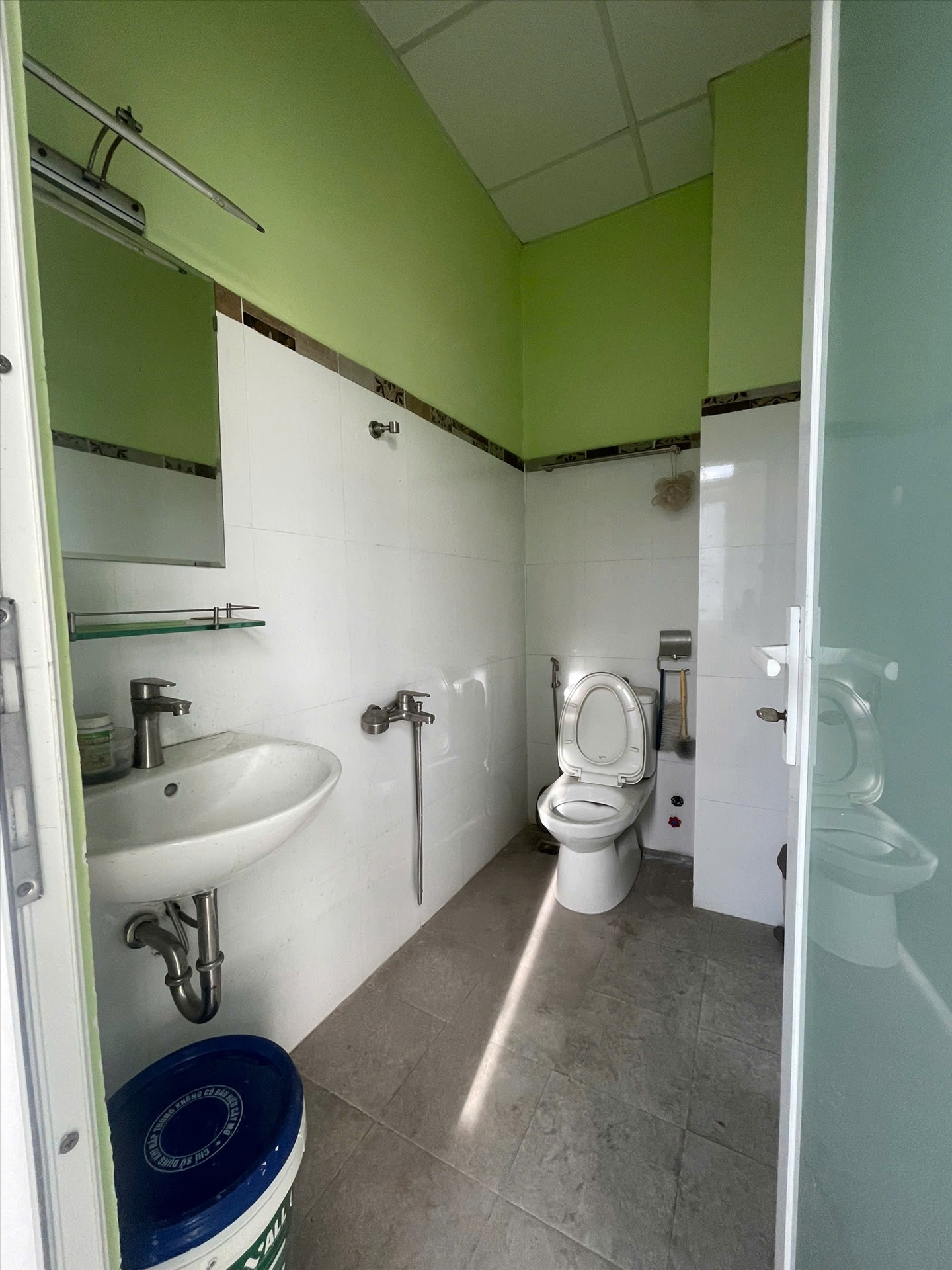 Phòng trọ 1 Phòng ngủ 35m2 tại AT Room Phạm Văn Hai - Tân Bình - Phòng tắm