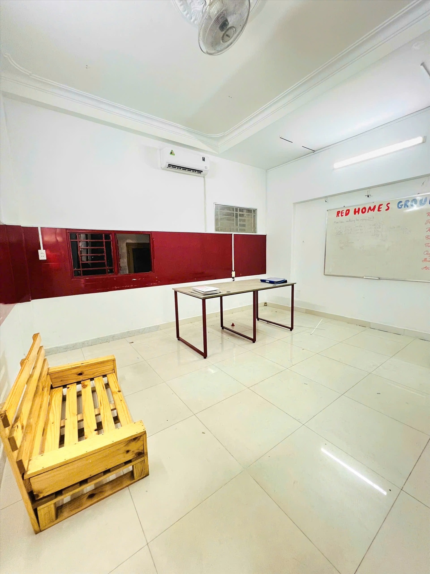 Phòng trọ Studio 25m2 tại Redhome Cộng Hòa - Tân Bình - Phòng khách