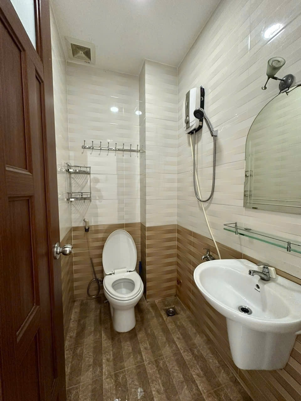 Phòng trọ Studio 25m2 tại Casper House Nguyễn Trãi - Quận 5 - Phòng tắm