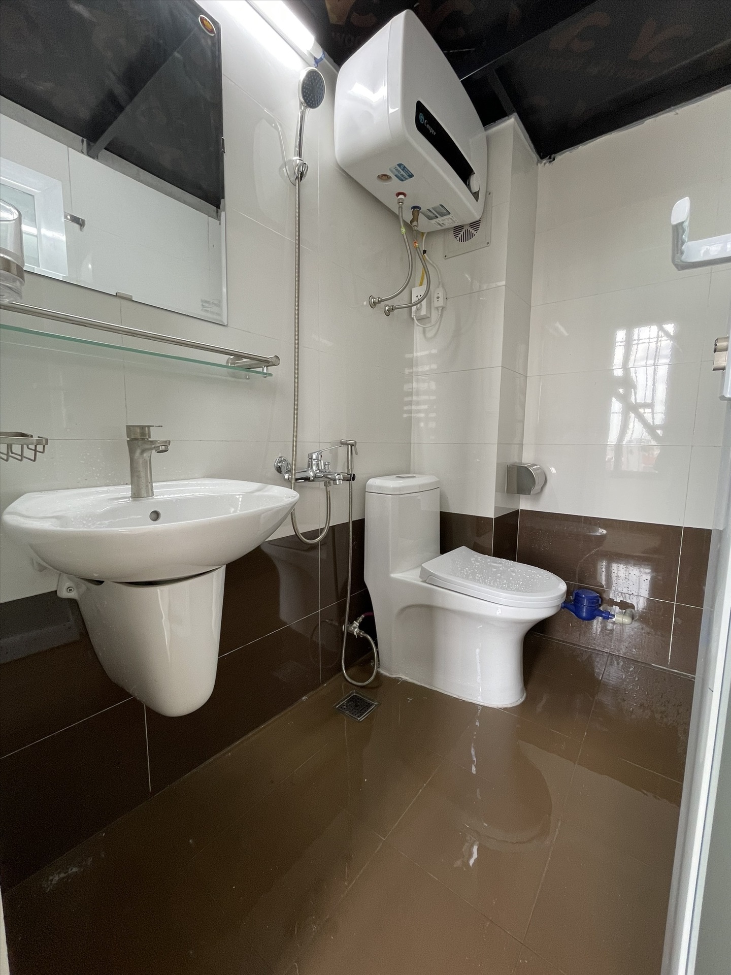 Phòng trọ Duplex 25m2 tại TT House 2 Nguyễn Khánh Toàn - Cầu Giấy - Phòng tắm