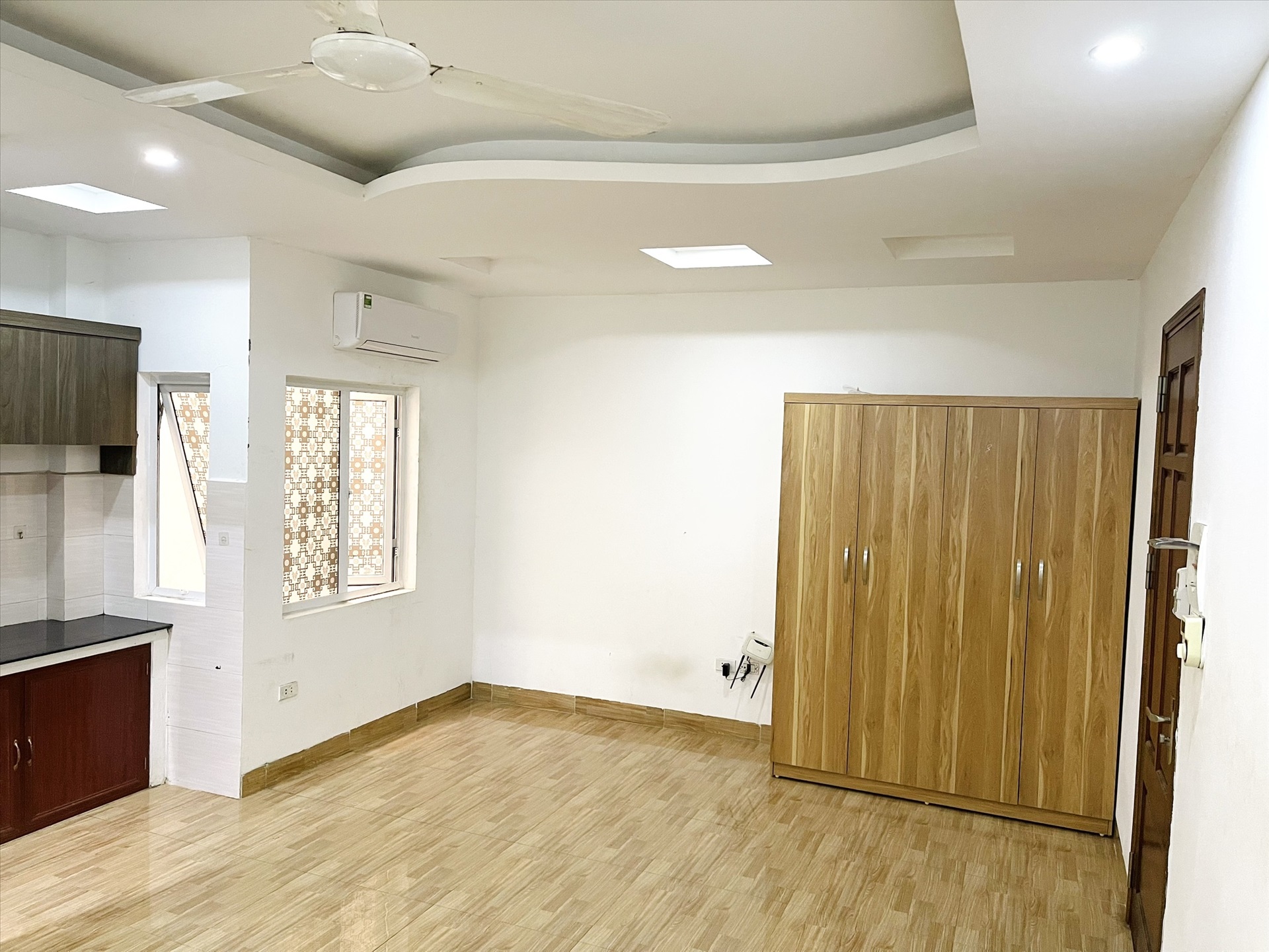Phòng trọ Studio 35m2 tại TT House 1 Trần Duy Hưng - Cầu Giấy - Phòng khách