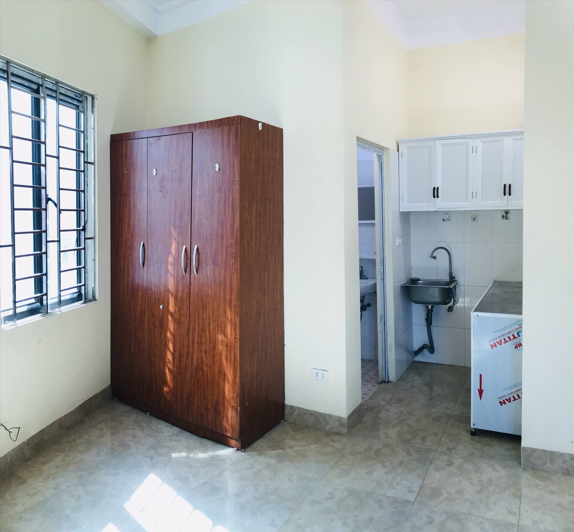 Phòng trọ Studio 25m2 tại TT House 1 Nguyễn Khánh Toàn - Cầu Giấy - Phòng khách