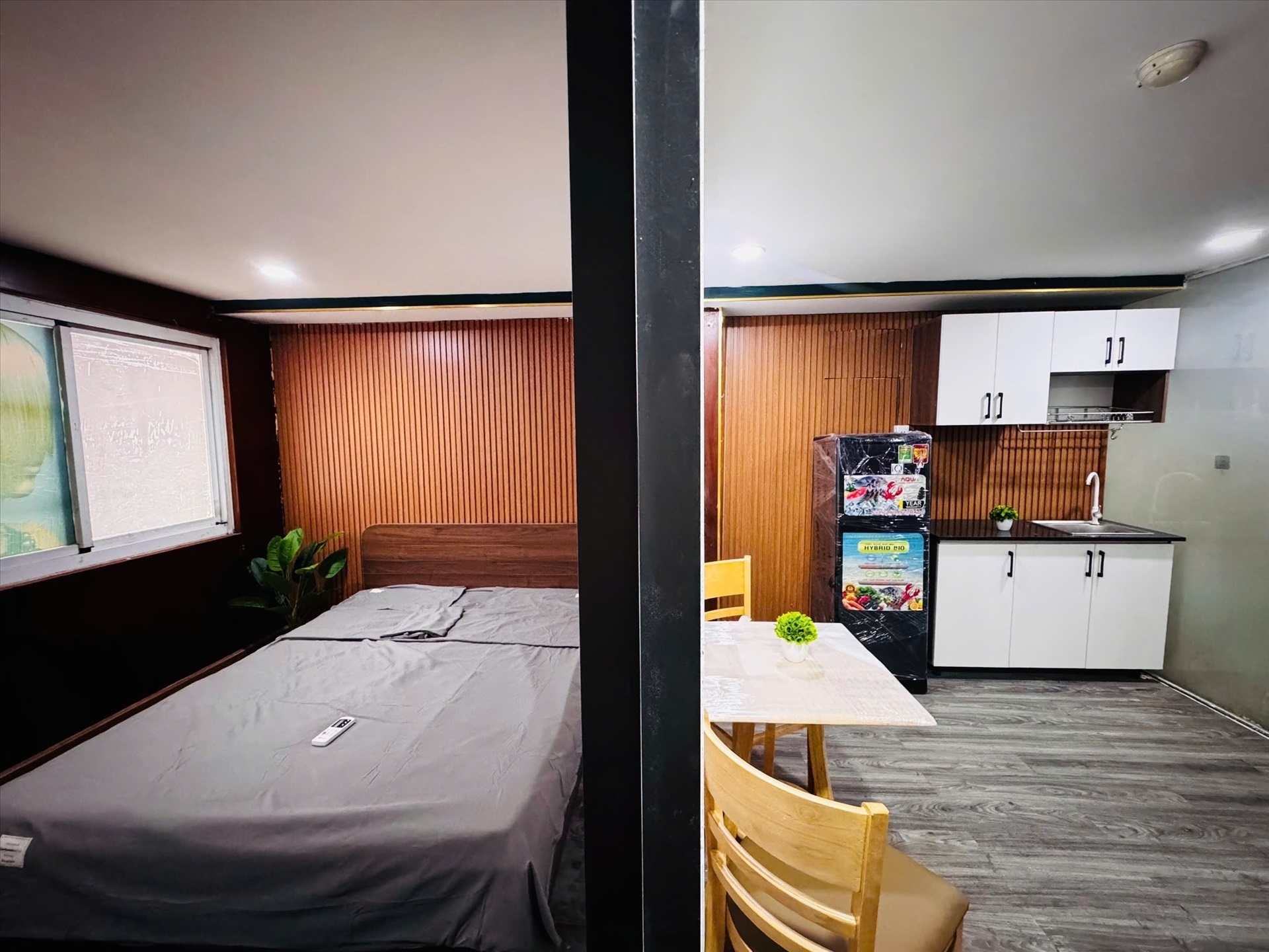 Phòng trọ 1 Phòng ngủ 35m2 tại AH Home Nguyễn Minh Hoàng - Tân Bình - Phòng khách