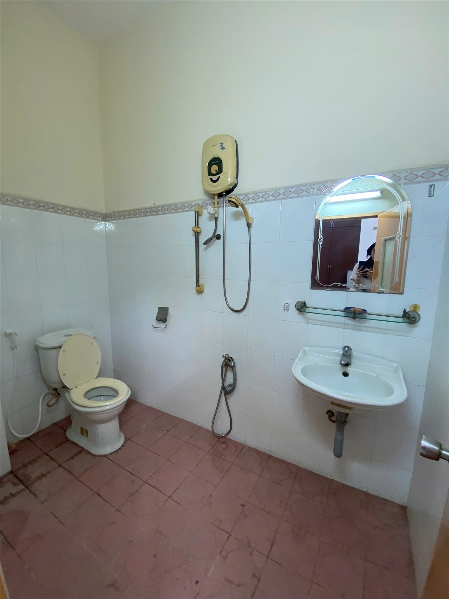 Phòng trọ Studio 25m2 tại M House Đường C27 - Tân Bình - Phòng tắm