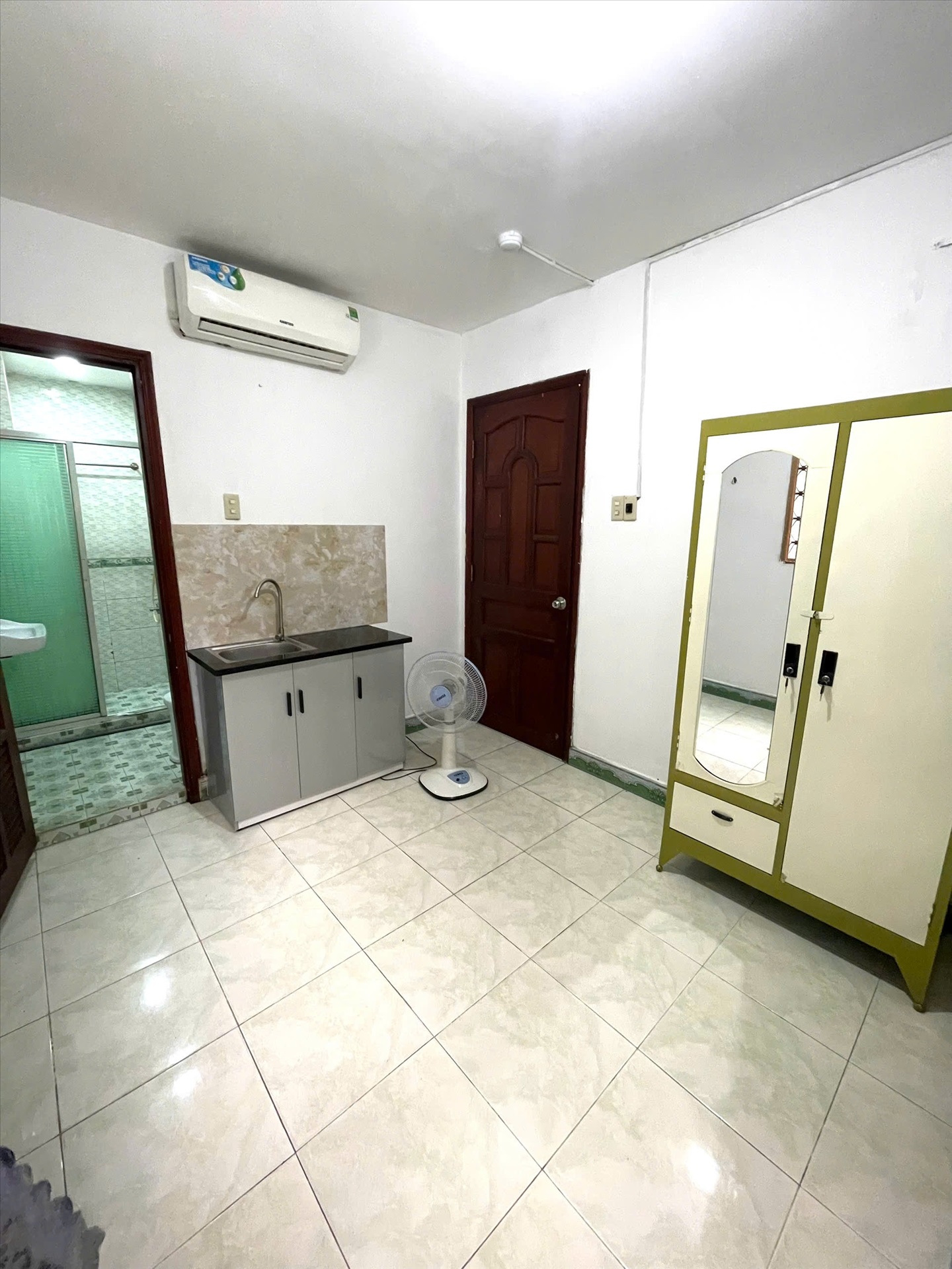 Phòng trọ AP House Nguyễn Tất Thành - Quận 4 - Phòng (*)
