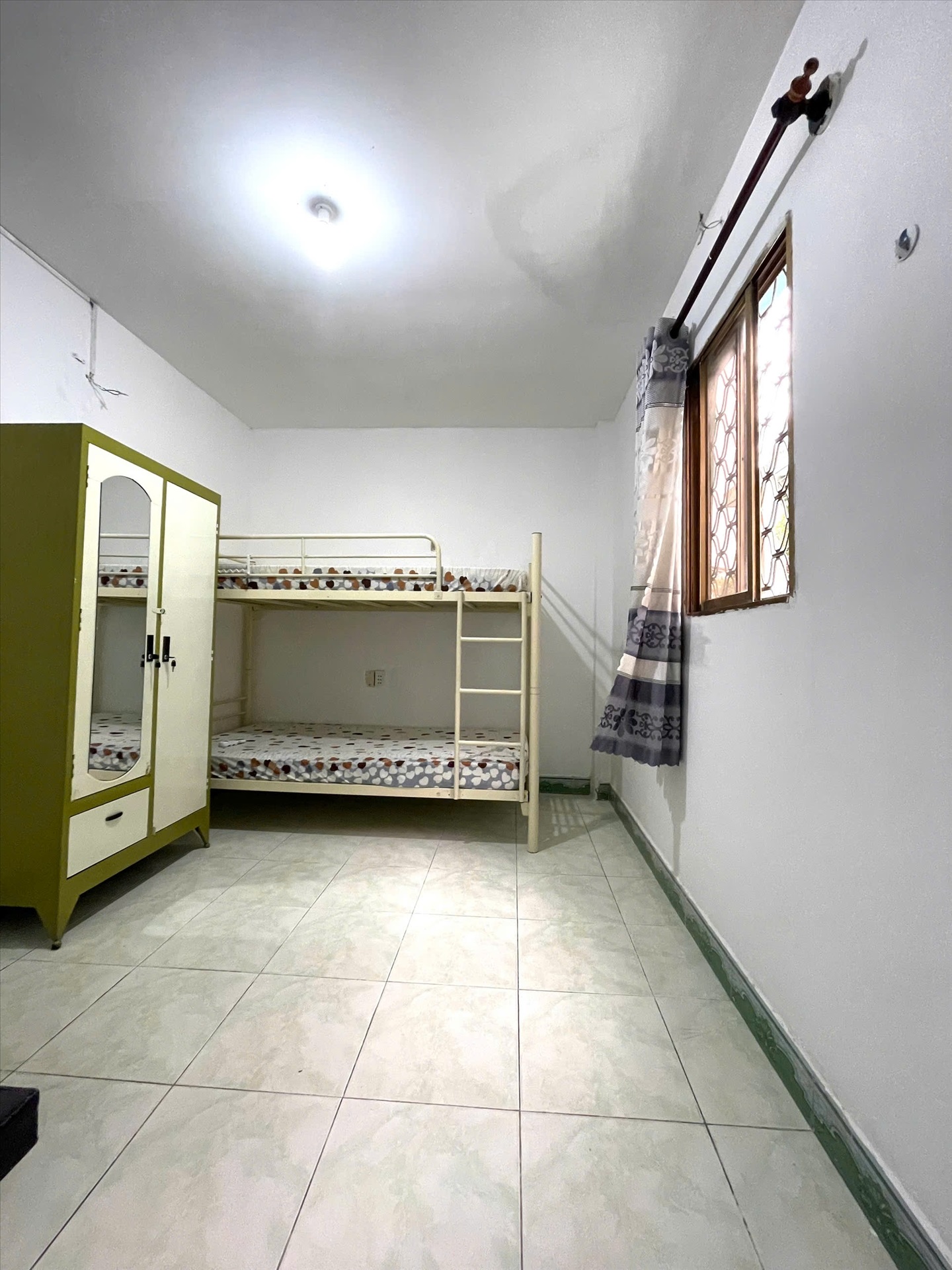 Phòng trọ AP House Nguyễn Tất Thành - Quận 4 - Phòng (*)