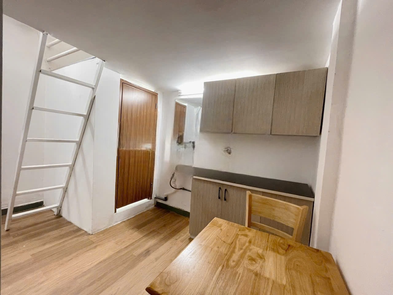Phòng trọ Duplex 25m2 tại  AL Home Lý Chính Thắng - Quận 3 - Phòng khách