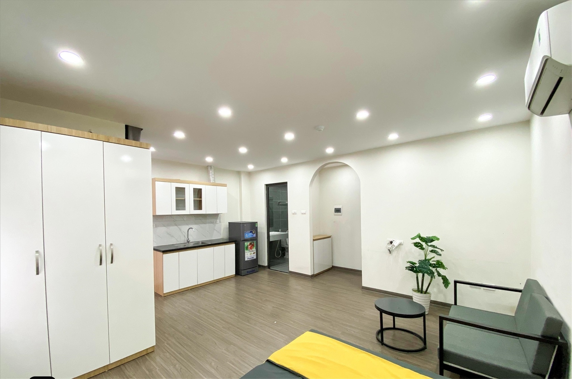 Phòng trọ Studio 32m2 tại RenHouse 2 Trần Thái Tông - Cầu Giấy - Phòng khách