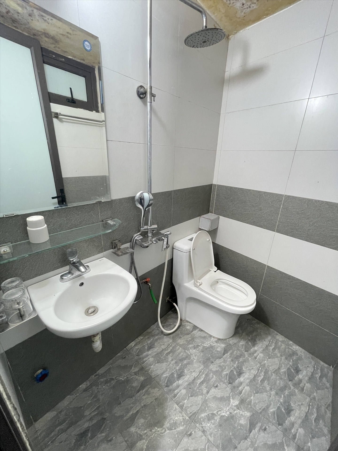 Phòng trọ 2 Phòng ngủ 65m2 tại RenHouse 2 Cầu Giấy - Cầu Giấy - Phòng tắm