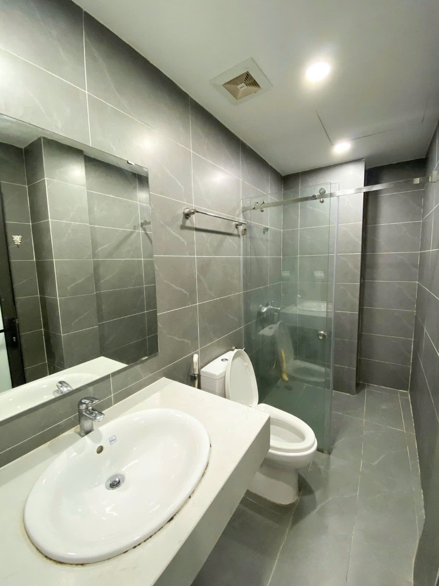 Phòng trọ Studio 32m2 tại RenHouse 2 Trần Thái Tông - Cầu Giấy - Phòng tắm