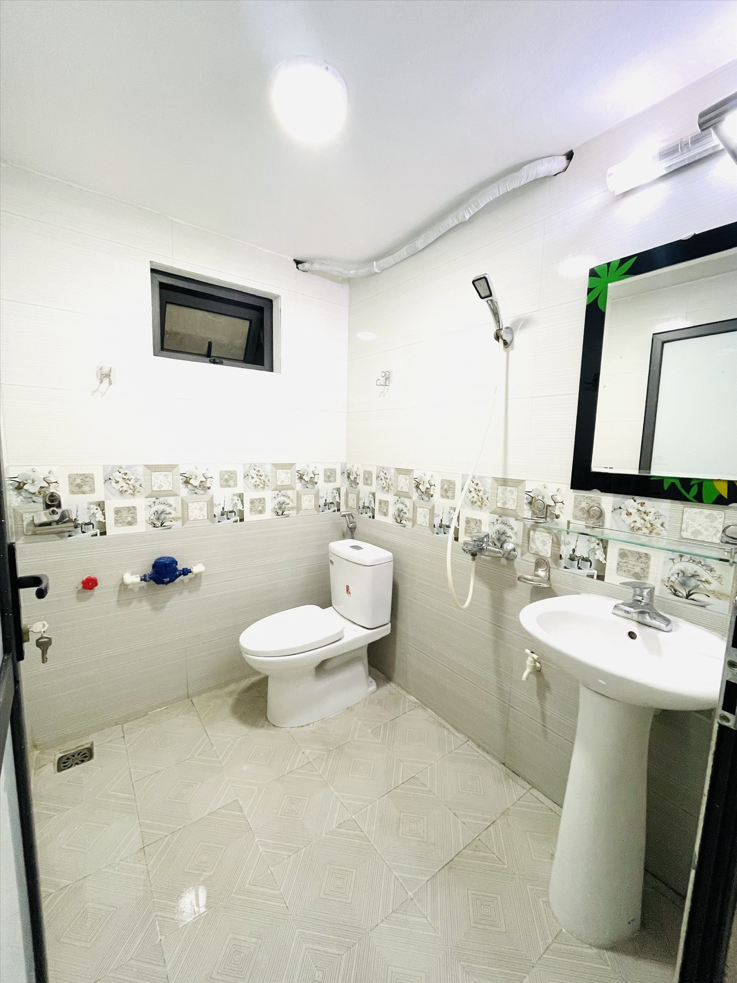 Phòng trọ Studio 28m2 tại TT House 2 Dịch Vọng - Cầu Giấy - Phòng tắm