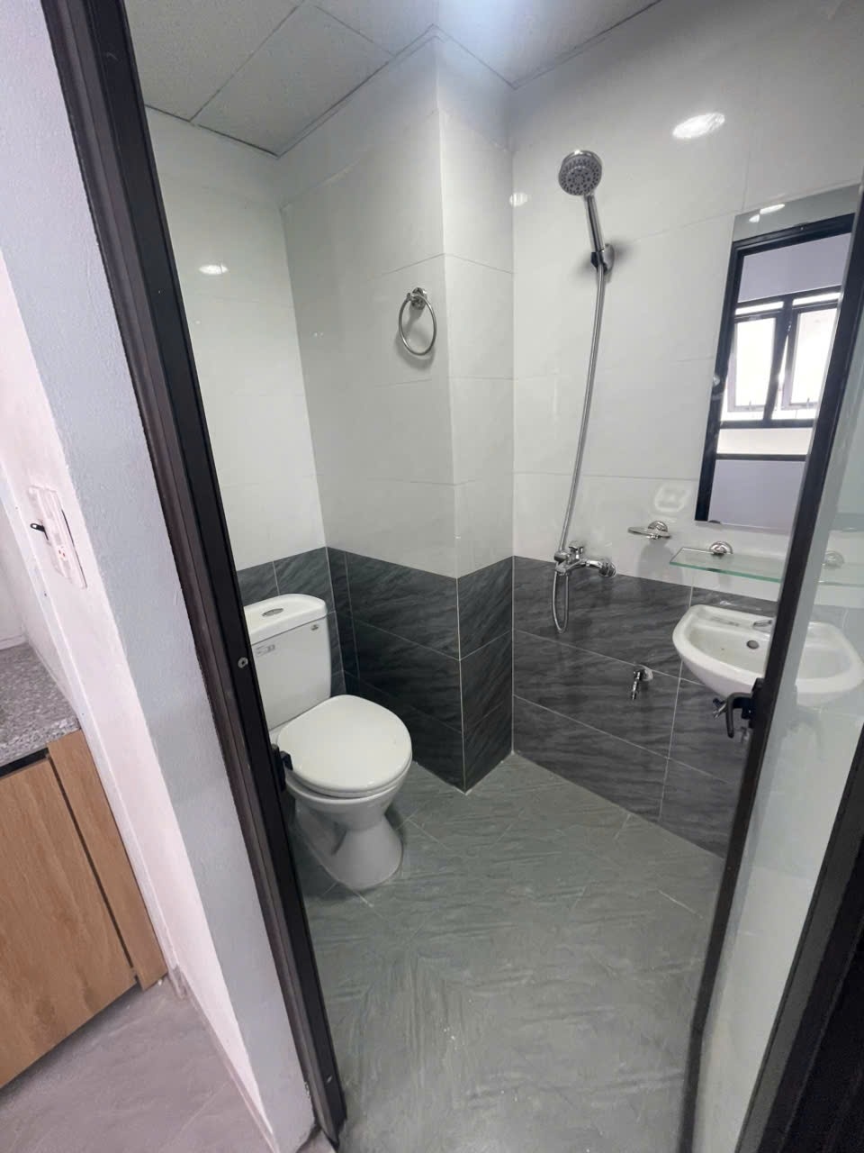 Phòng trọ Studio 24m2 tại TN Room Cầu Diễn - Bắc Từ Liêm - Phòng tắm
