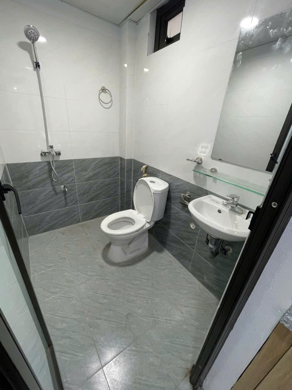 Phòng trọ Studio 28m2 tại TN Room Cầu Diễn - Bắc Từ Liêm - Phòng tắm