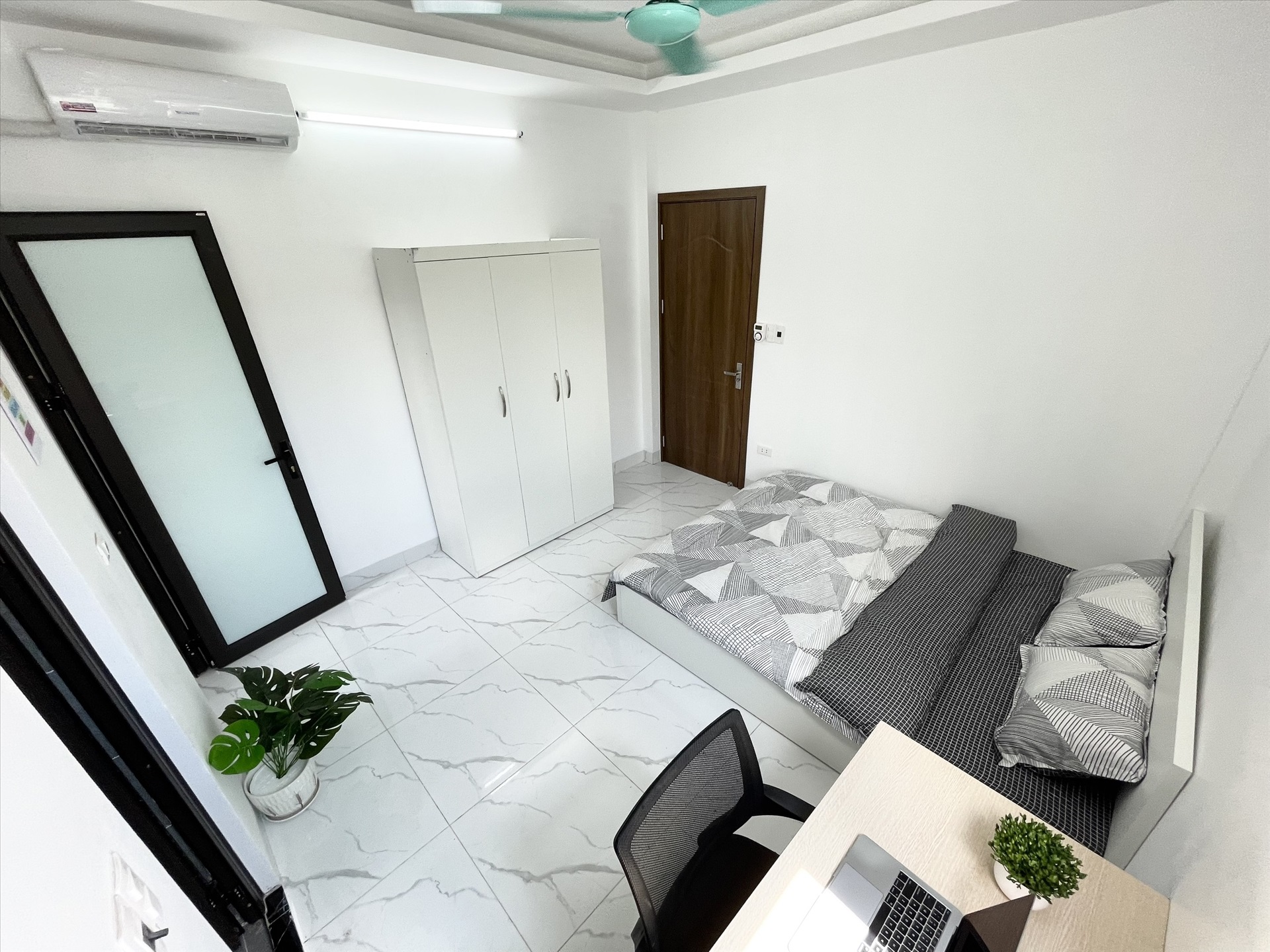 Phòng trọ Airstay Lê Thanh Nghị - Hai Bà Trưng - Phòng (*)