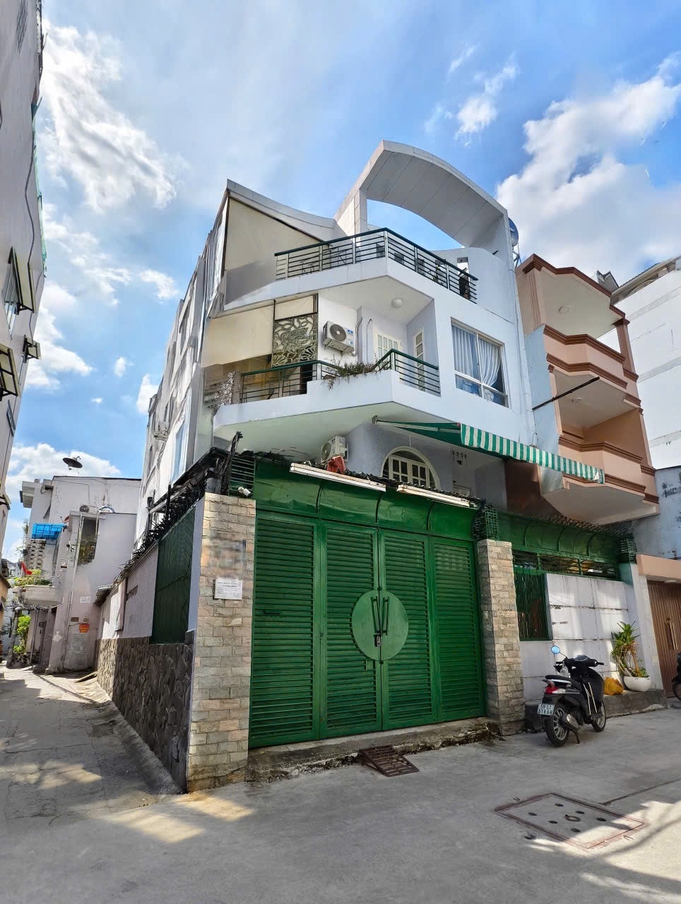 Phòng trọ SHouse Bàn Cờ - Quận 3 - Toàn cảnh tòa nhà (*)