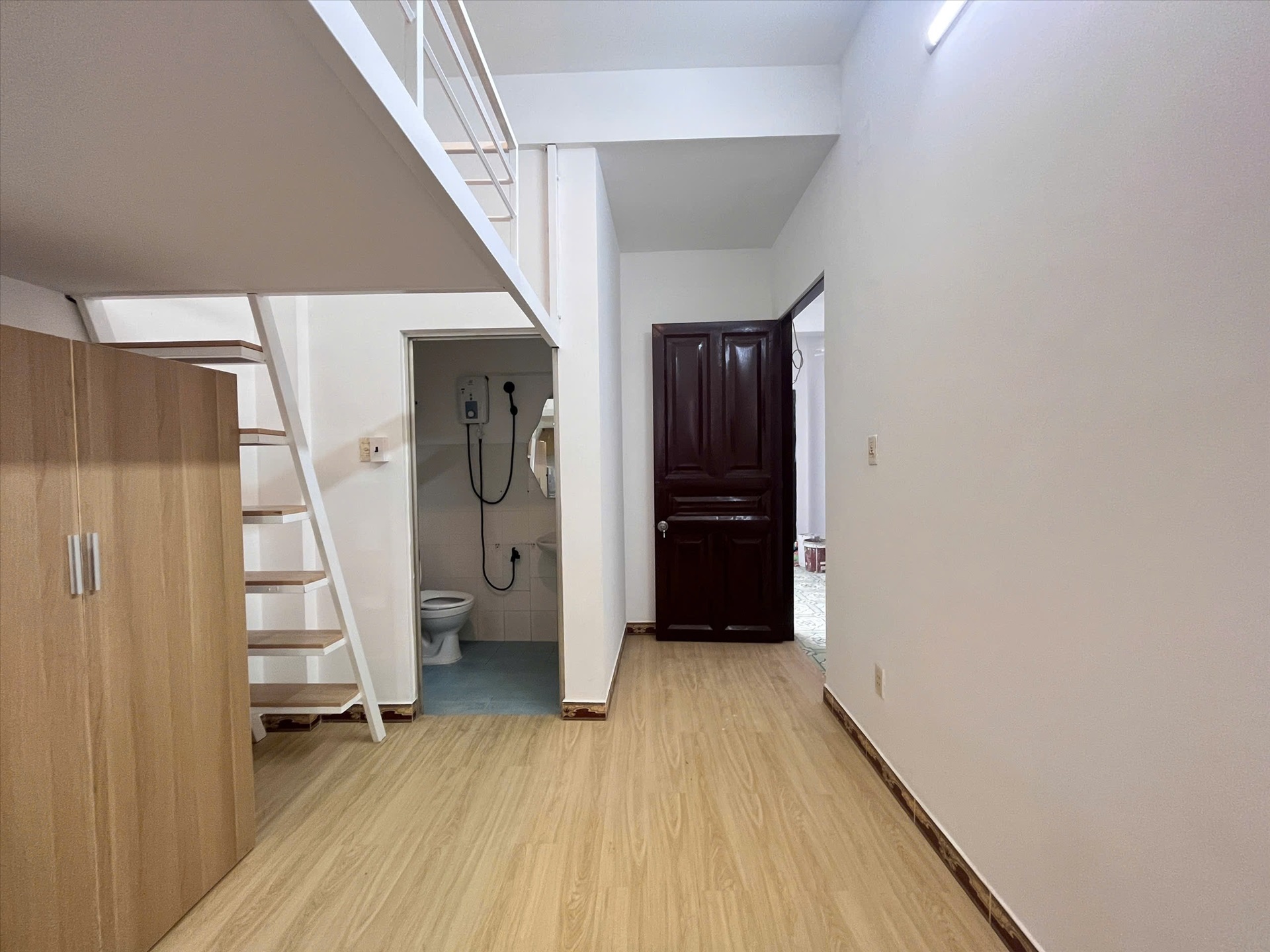 Phòng trọ Duplex 20m2 tại Redhome Đường 3/2 - Quận 10 - Phòng tắm