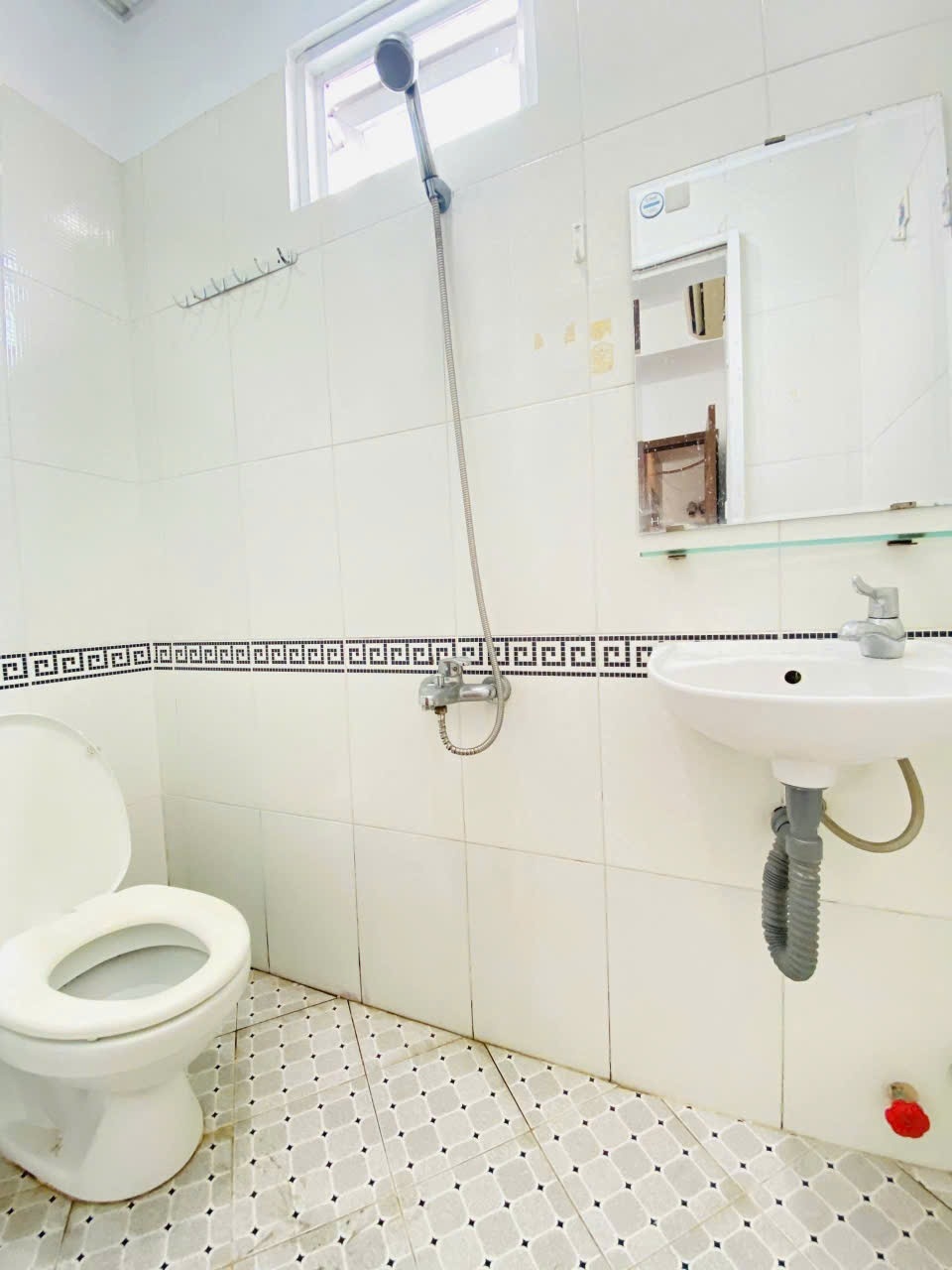 Phòng trọ Studio 25m2 tại LinLiu Home Nguyễn Trãi - Quận 1 - Phòng tắm
